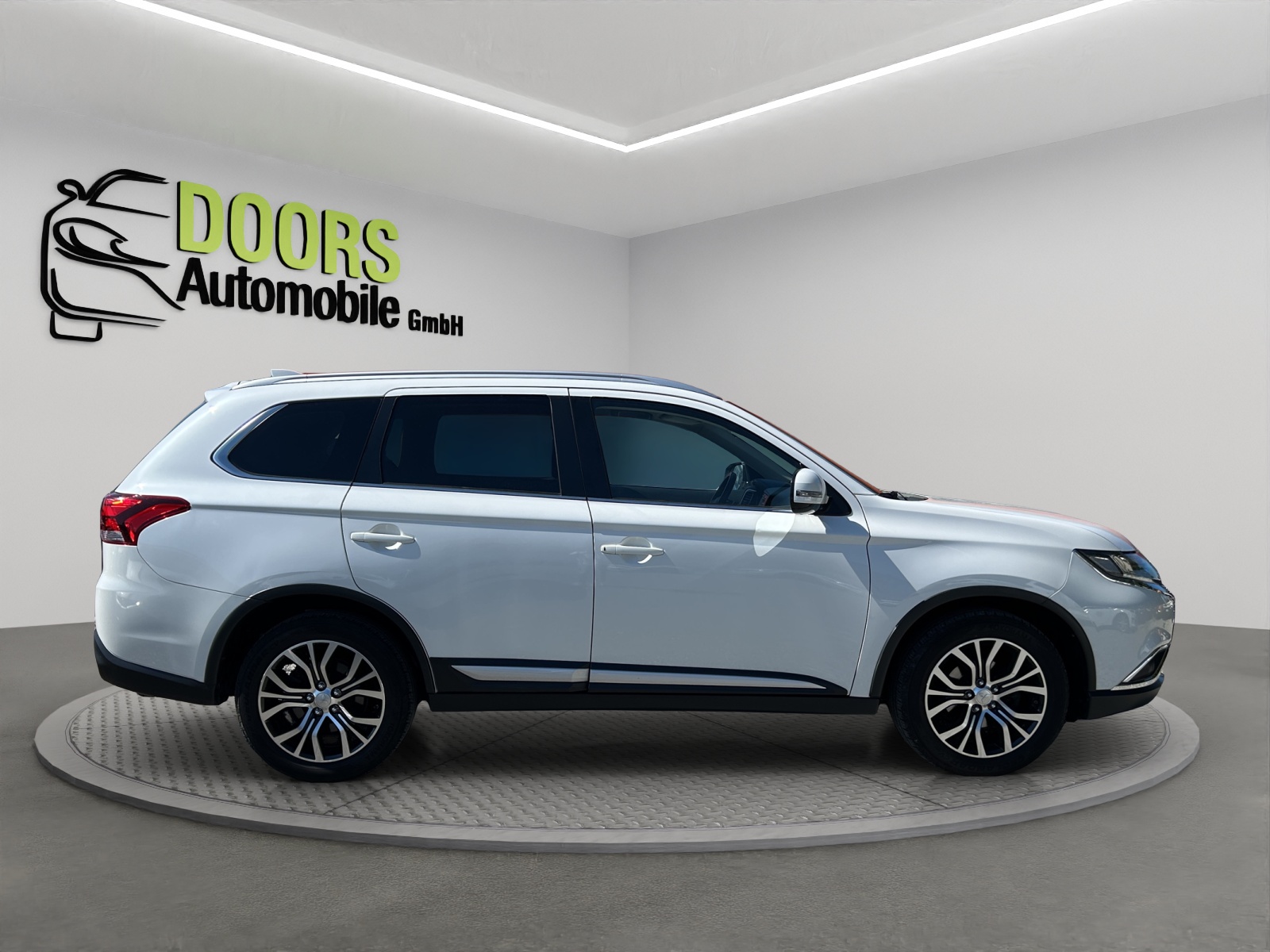MITSUBISHI Outlander 2.2 DID Style 4WD Automatic-image-7