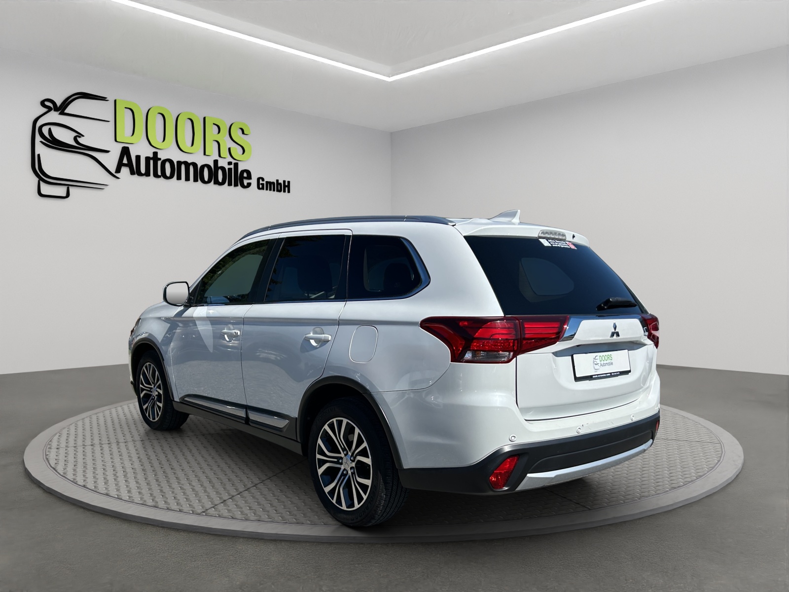 MITSUBISHI Outlander 2.2 DID Style 4WD Automatic-image-3