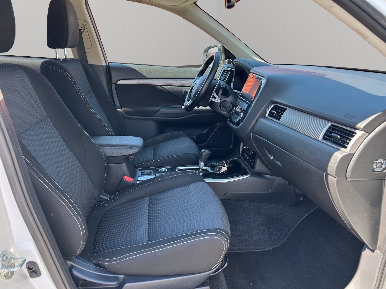 MITSUBISHI Outlander 2.2 DID Style 4WD Automatic-image-10