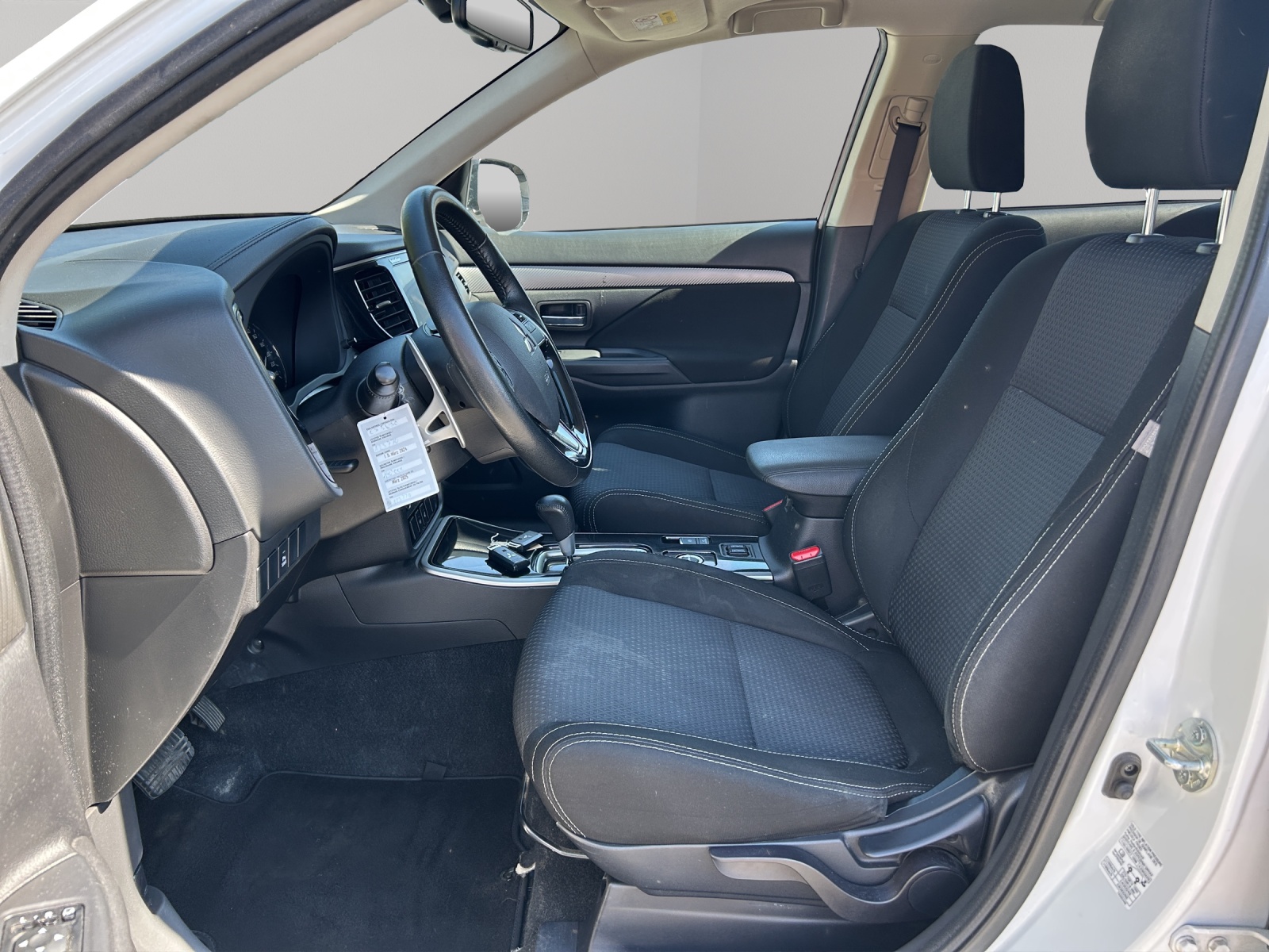 MITSUBISHI Outlander 2.2 DID Style 4WD Automatic-image-8