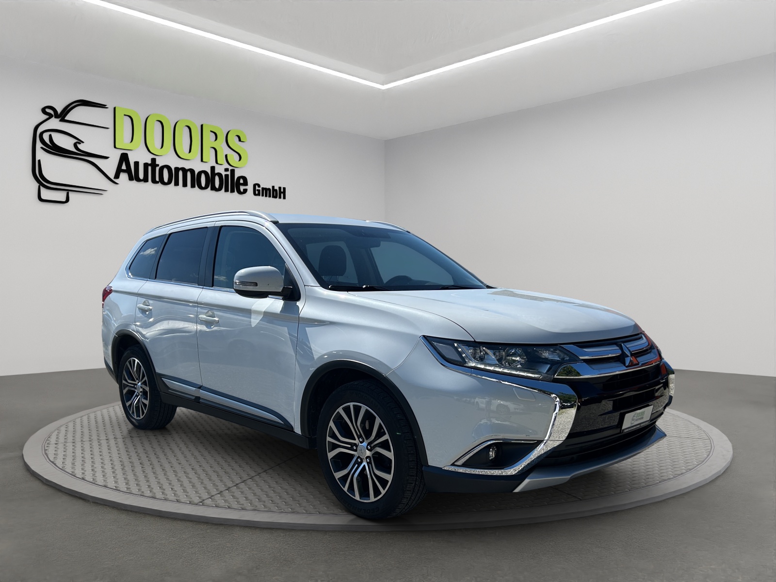 MITSUBISHI Outlander 2.2 DID Style 4WD Automatic-image-0