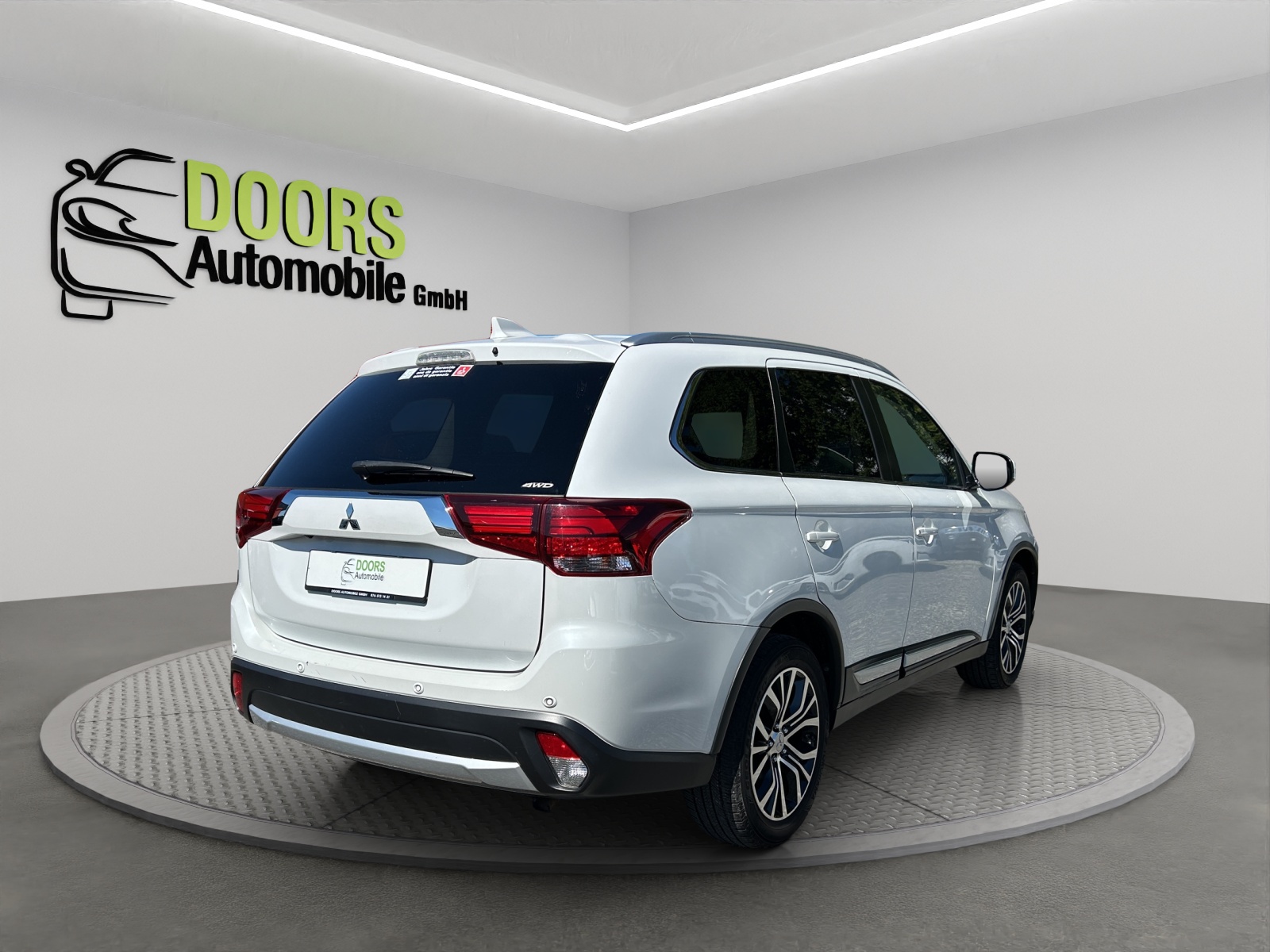MITSUBISHI Outlander 2.2 DID Style 4WD Automatic-image-5