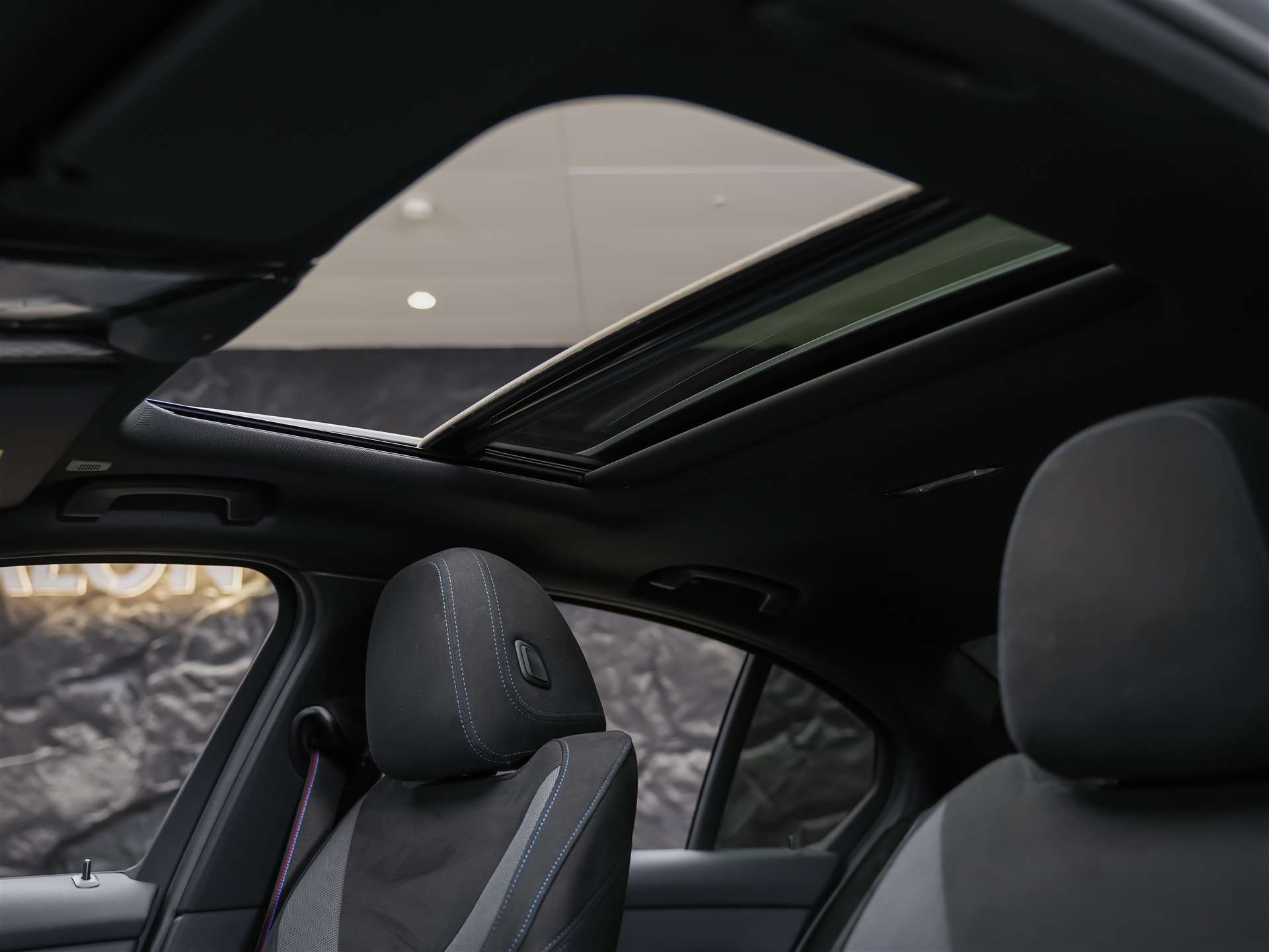 BMW 320d xDrive Steptronic M Sport Pro *Facelift*Standheizung*Panorama*-image-10