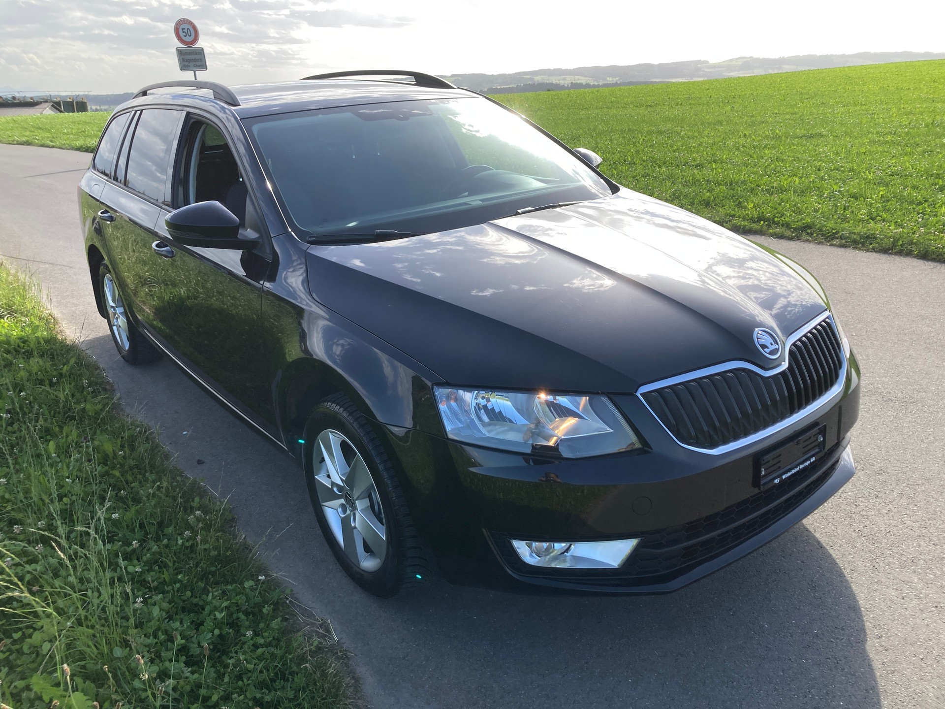 SKODA Octavia Combi 1.6 TDI Ambition 4x4-image-1