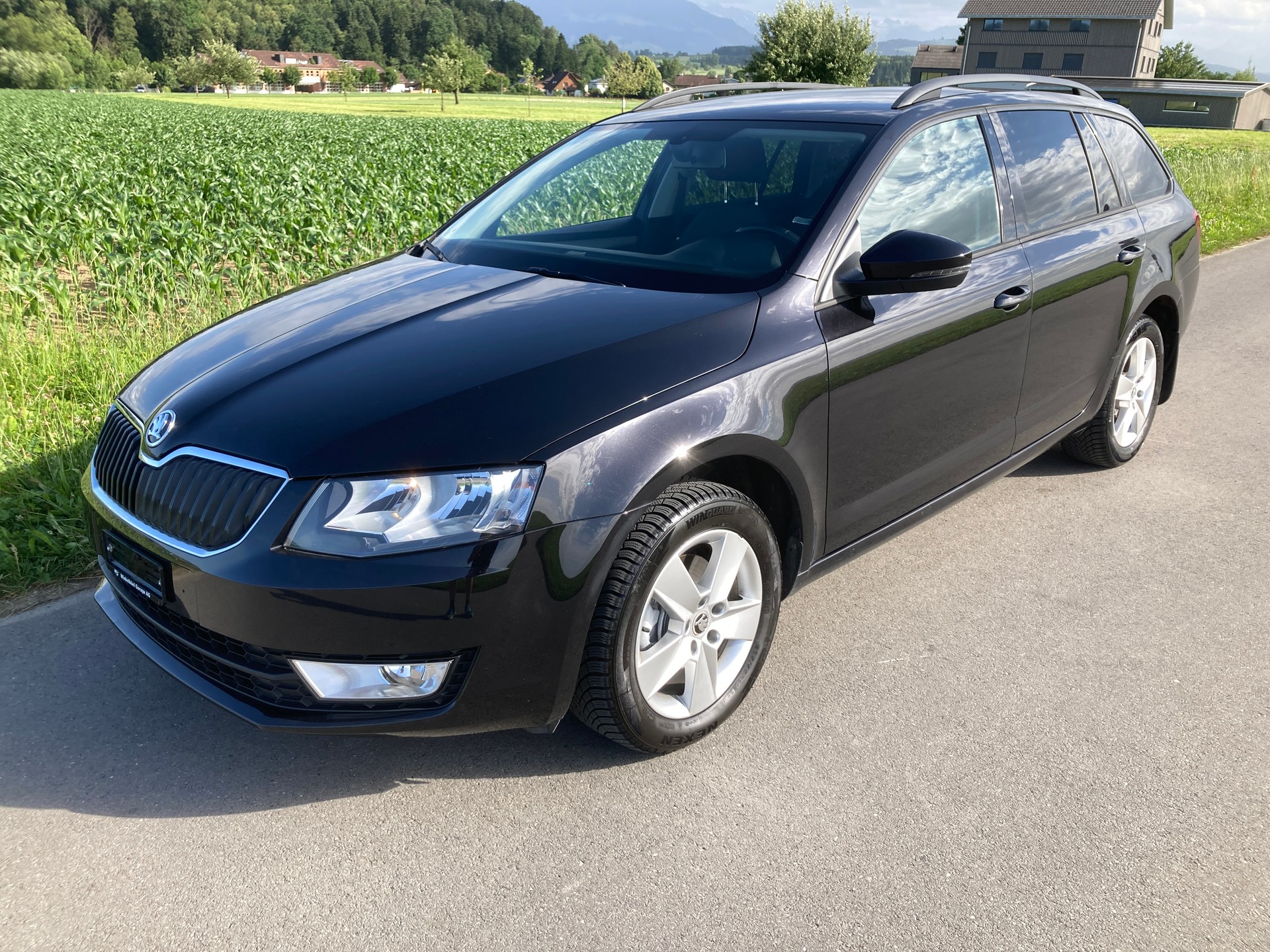 SKODA Octavia Combi 1.6 TDI Ambition 4x4-image-0