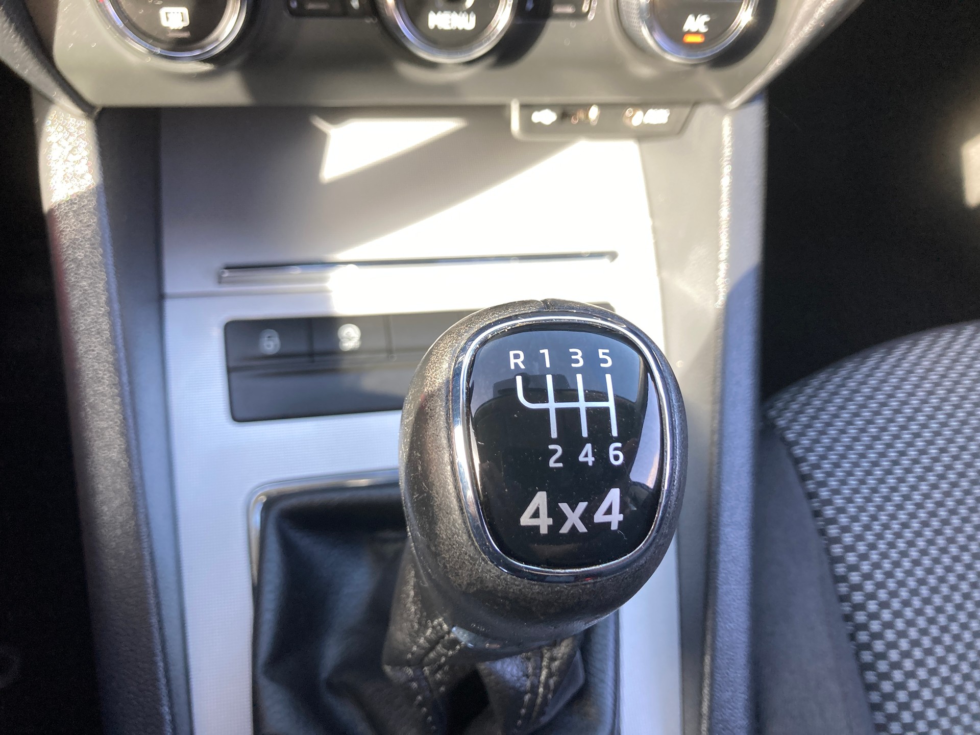 SKODA Octavia Combi 1.6 TDI Ambition 4x4-image-11