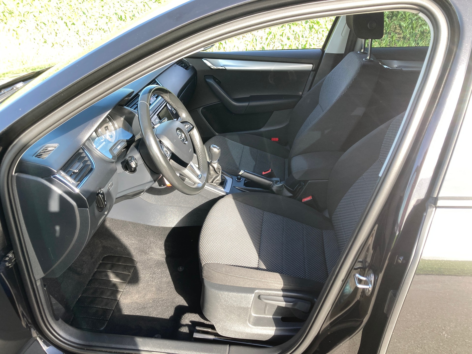 SKODA Octavia Combi 1.6 TDI Ambition 4x4-image-8