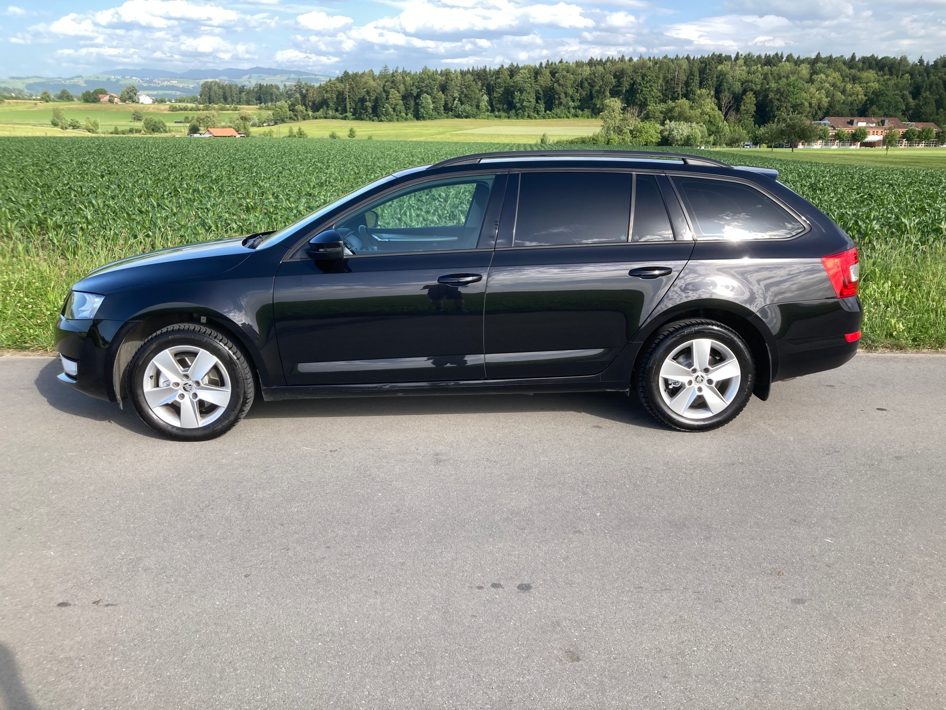 SKODA Octavia Combi 1.6 TDI Ambition 4x4-image-4