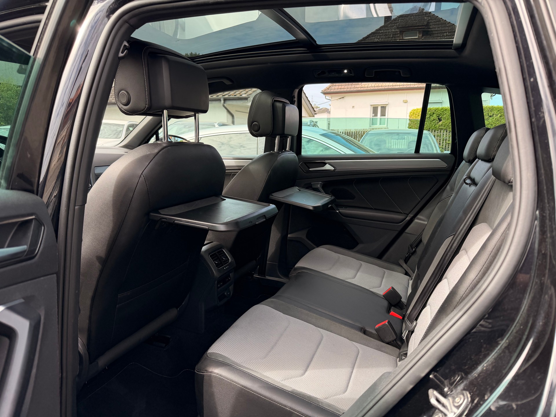 VW Tiguan 2.0 TDI RL 4Motion DSG R- Line-image-19