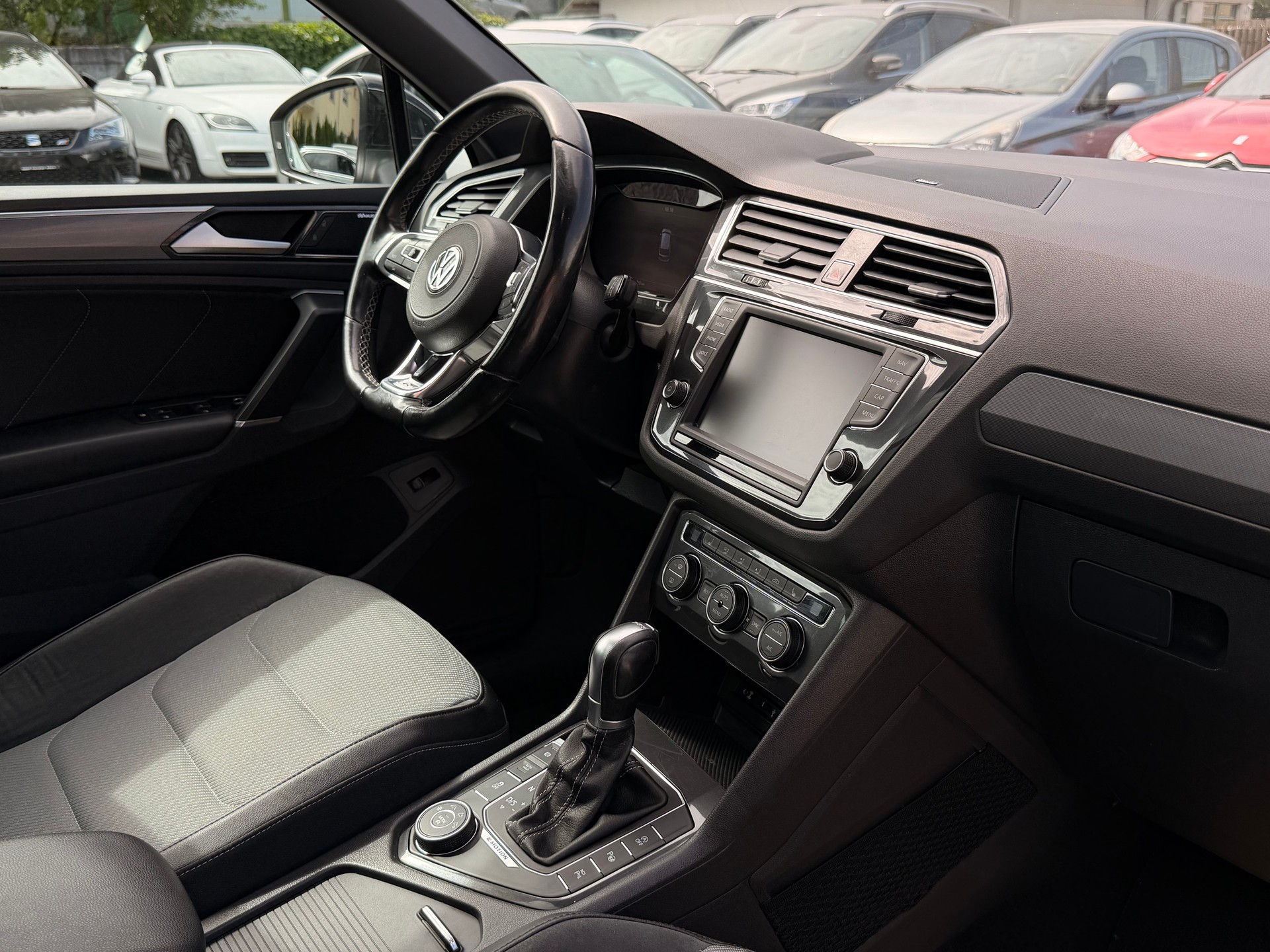 VW Tiguan 2.0 TDI RL 4Motion DSG R- Line-image-26