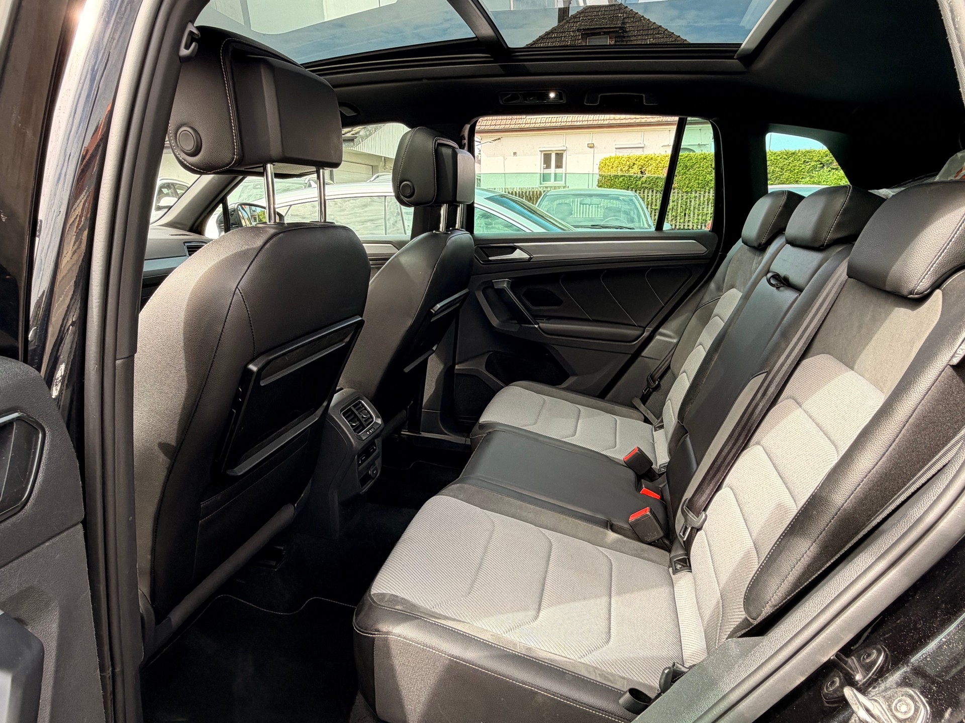 VW Tiguan 2.0 TDI RL 4Motion DSG R- Line-image-21