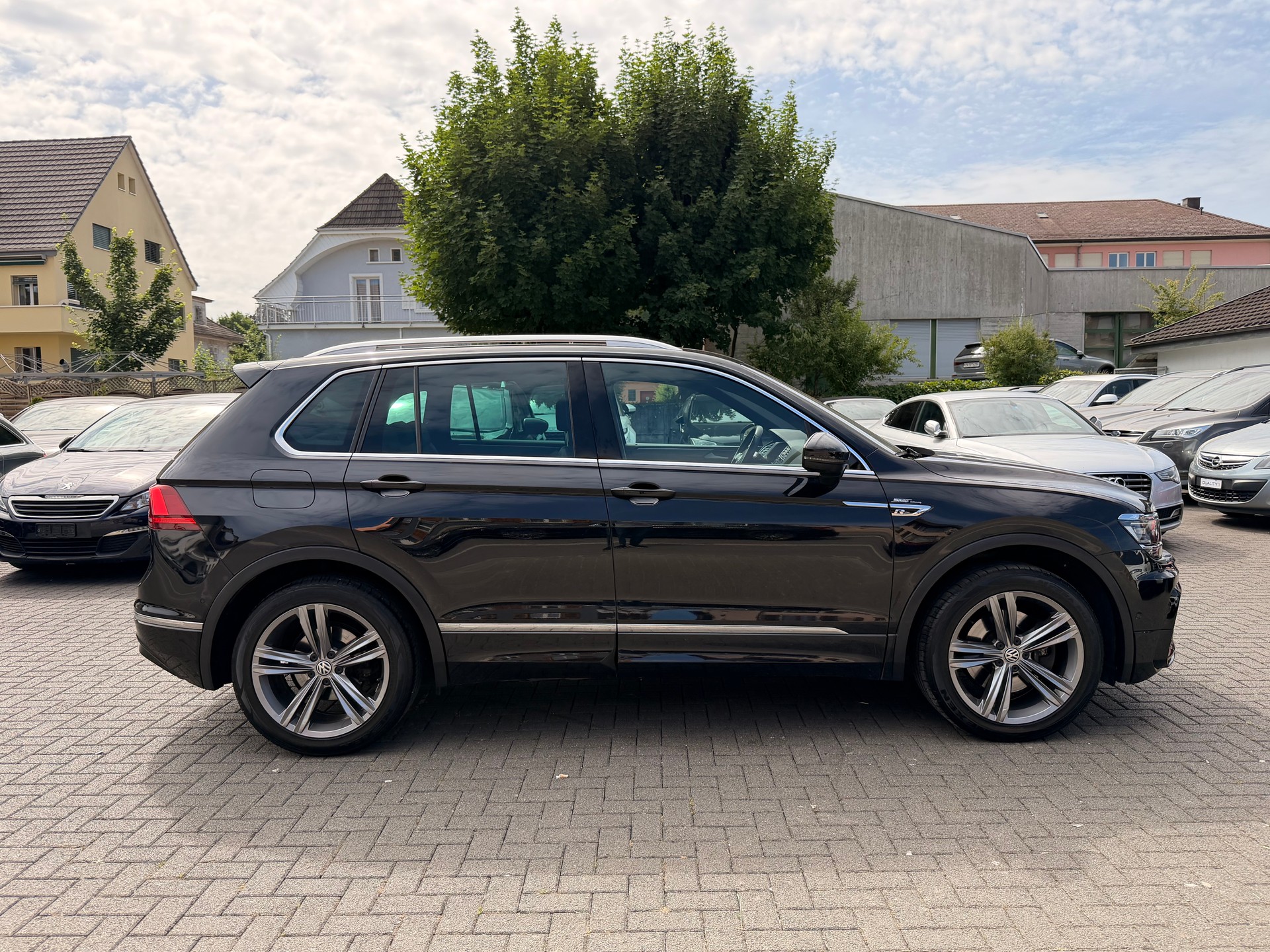 VW Tiguan 2.0 TDI RL 4Motion DSG R- Line-image-7