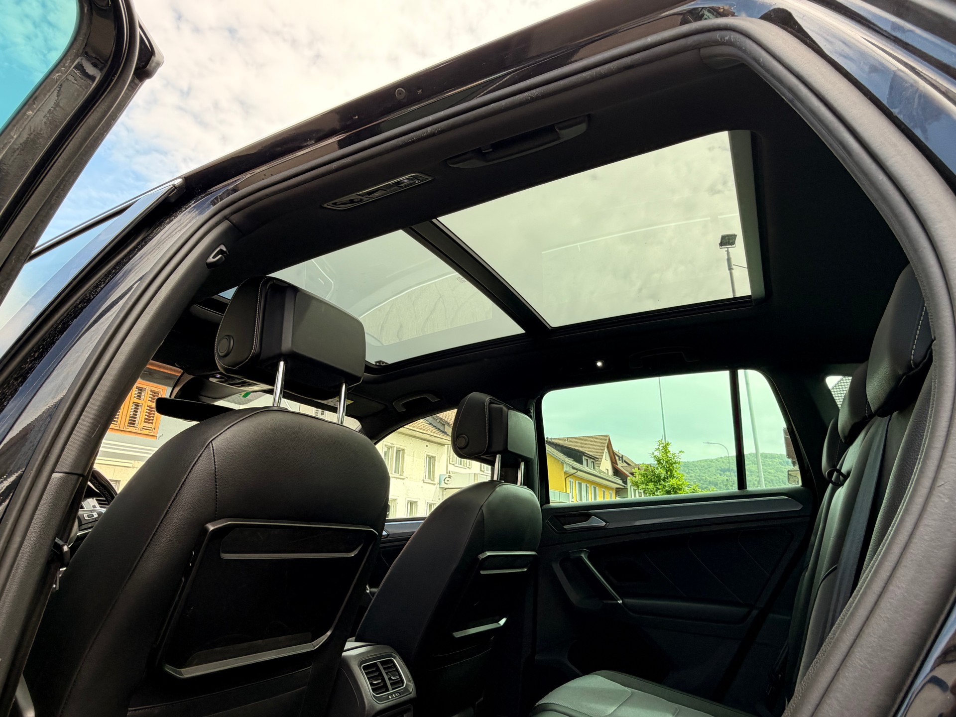 VW Tiguan 2.0 TDI RL 4Motion DSG R- Line-image-24