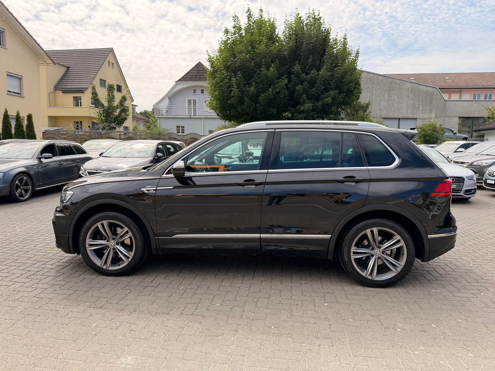 VW Tiguan 2.0 TDI RL 4Motion DSG R- Line-image-8