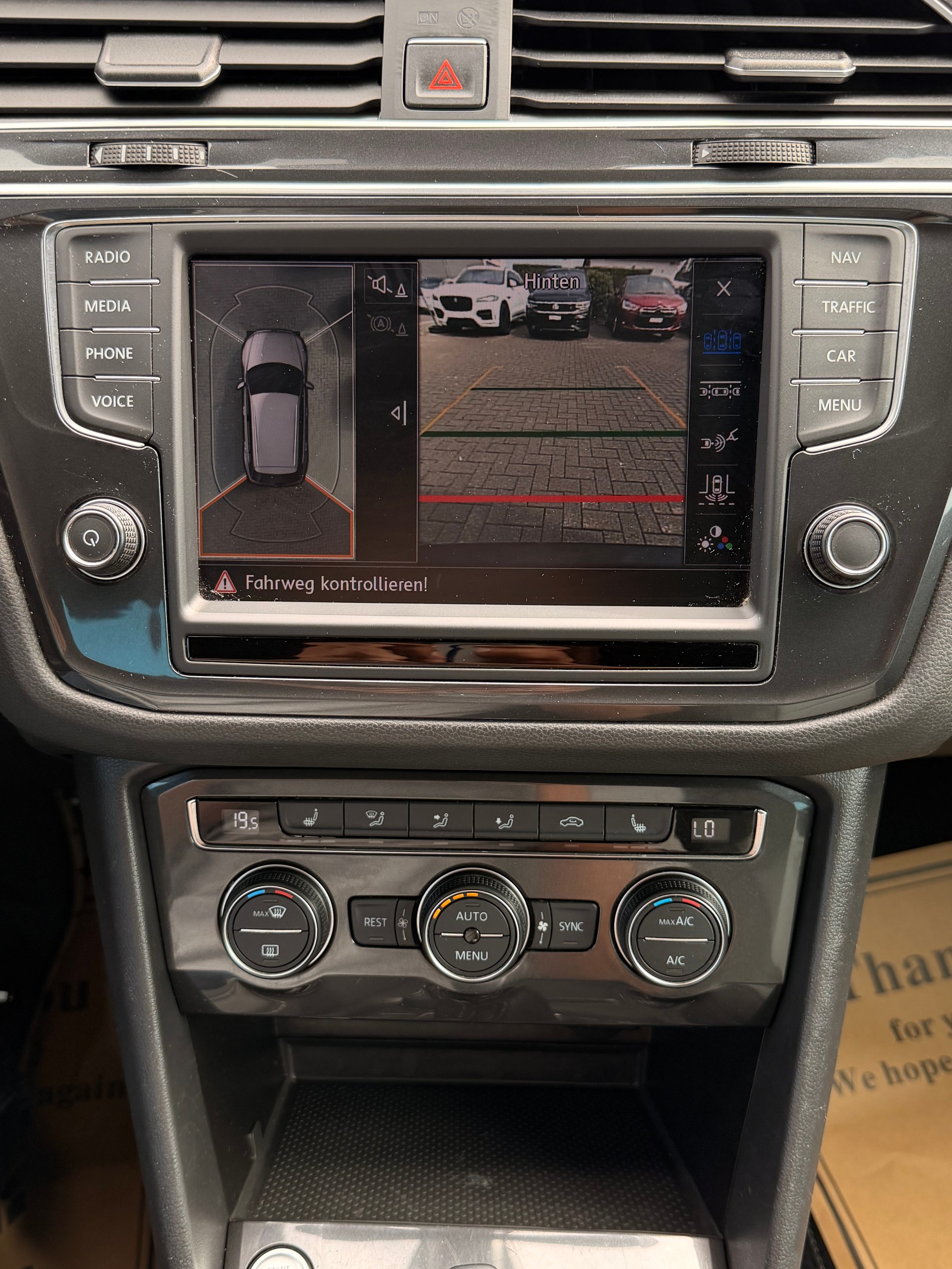 VW Tiguan 2.0 TDI RL 4Motion DSG R- Line-image-12