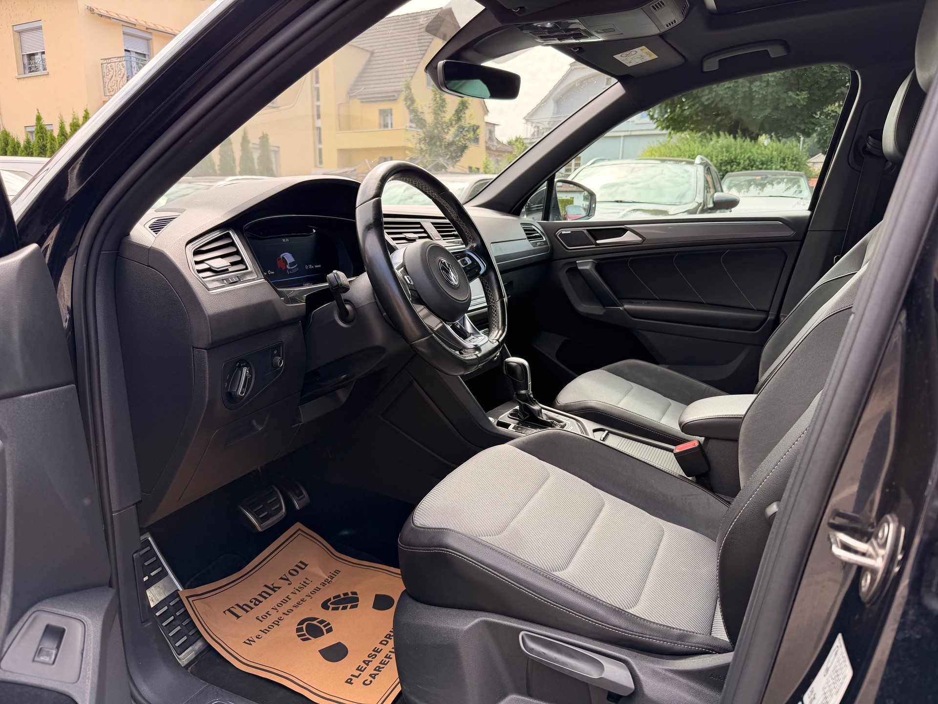 VW Tiguan 2.0 TDI RL 4Motion DSG R- Line-image-14