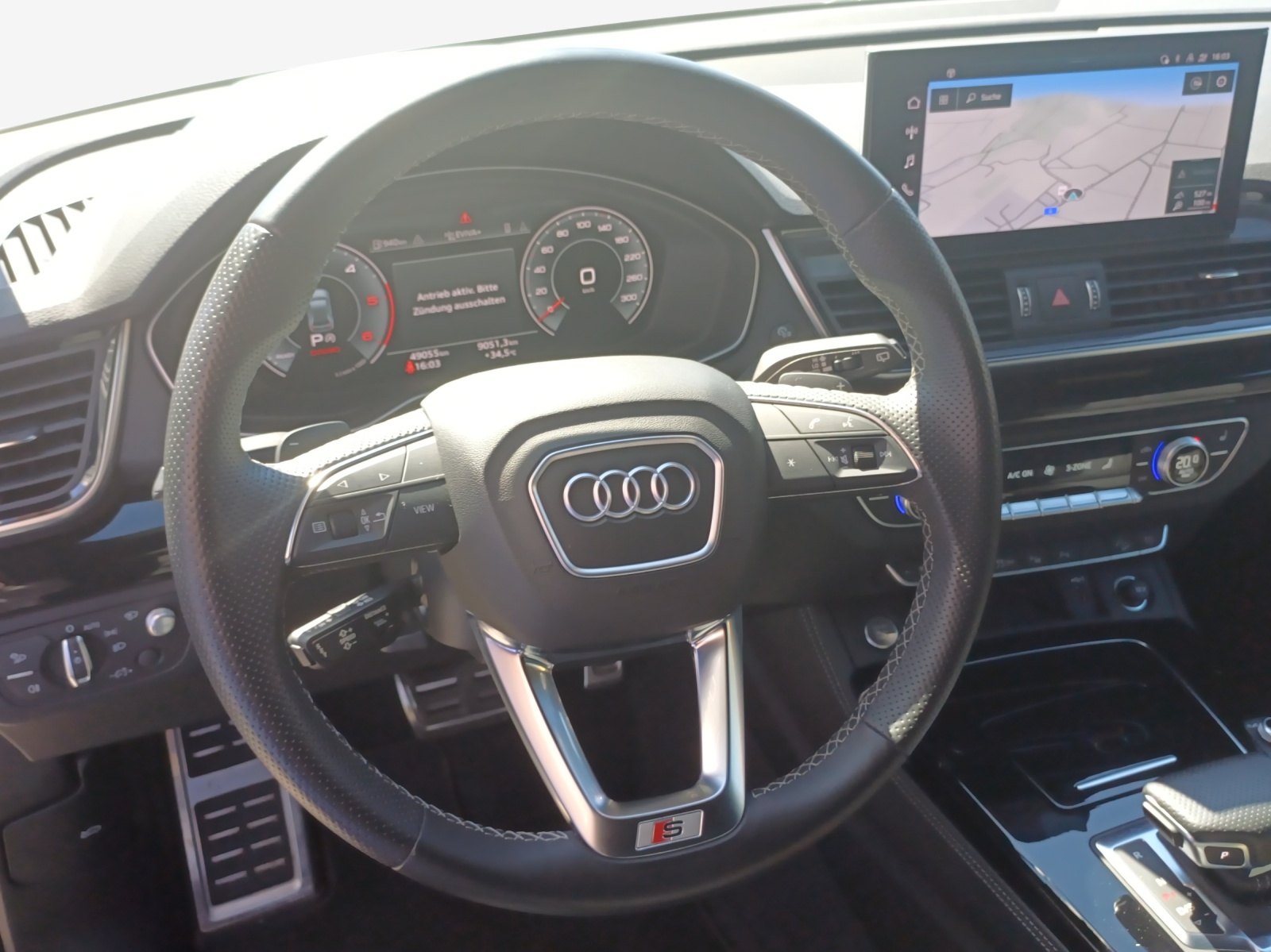 AUDI Q5 40 TDI Black Edition quattro S-tronic-image-9