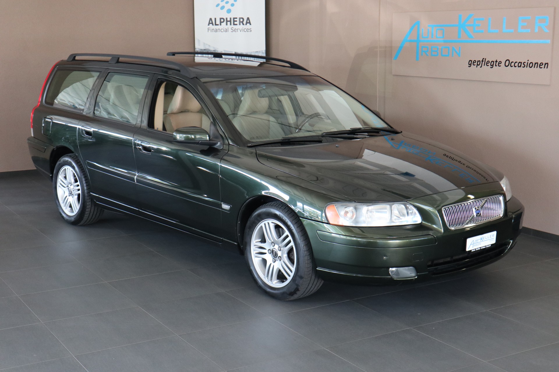 VOLVO V70 2.4 Momentum-image-1
