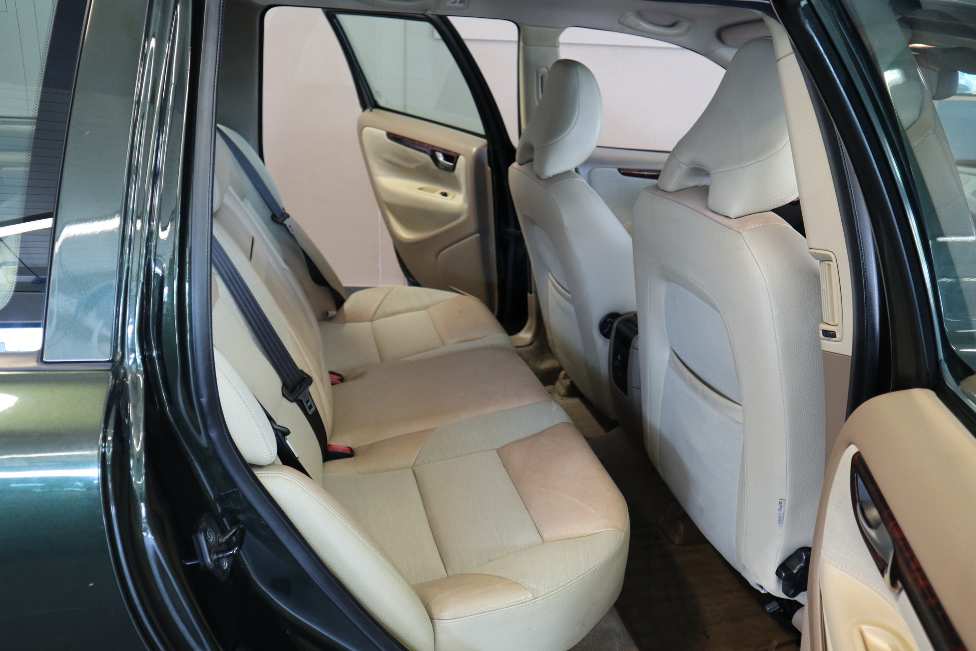 VOLVO V70 2.4 Momentum-image-8