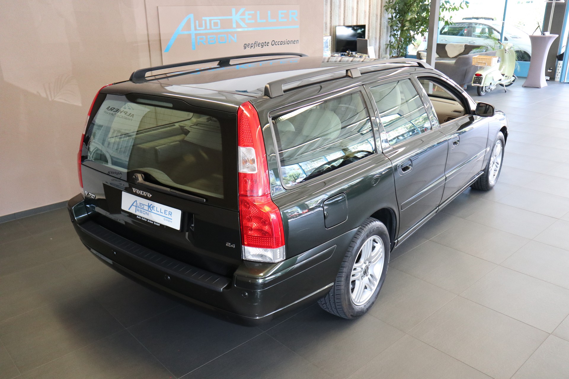 VOLVO V70 2.4 Momentum-image-6