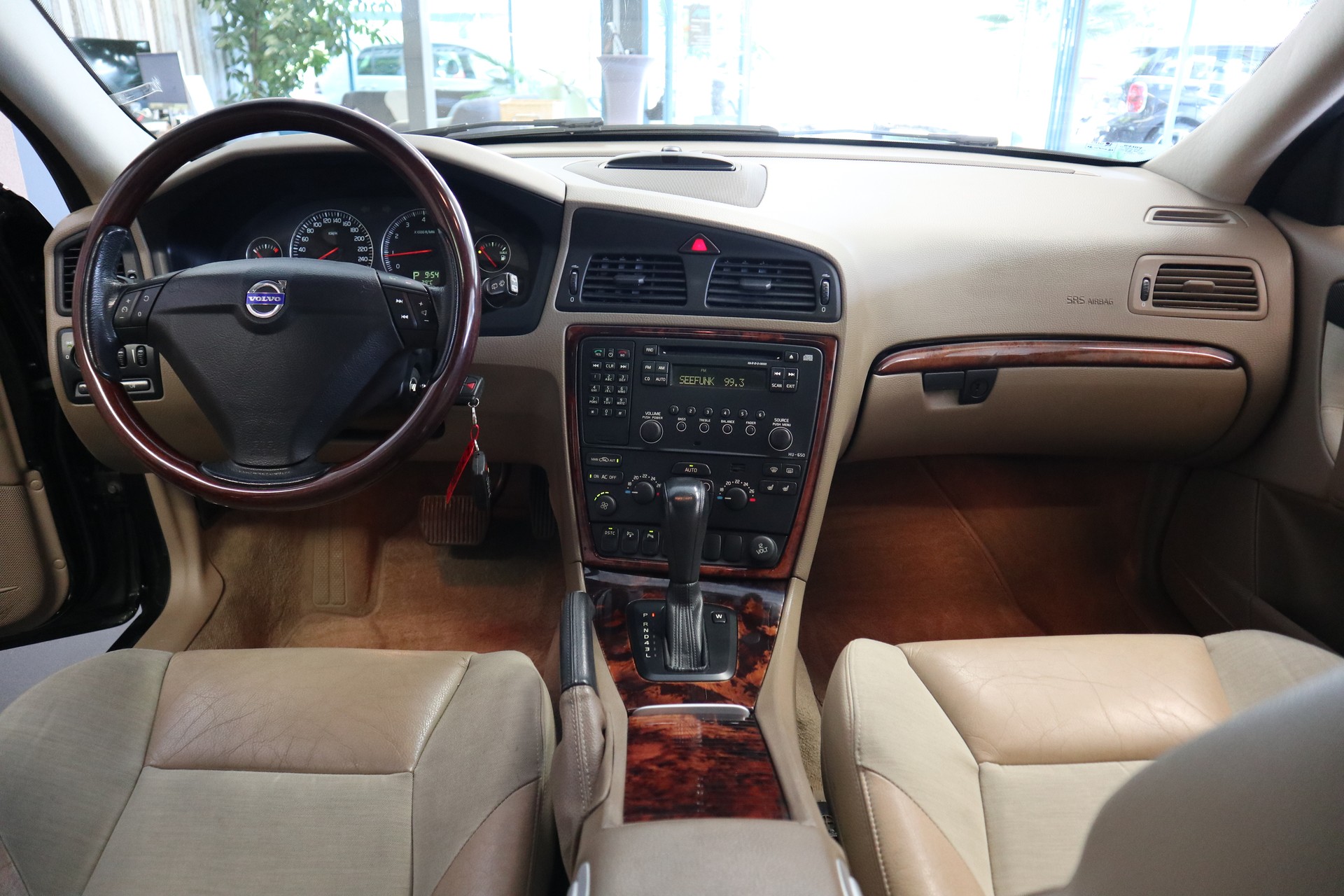 VOLVO V70 2.4 Momentum-image-12