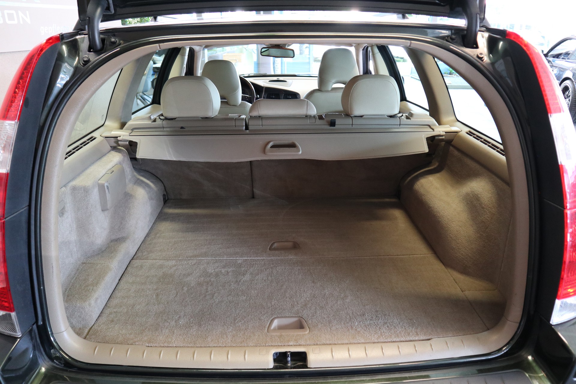 VOLVO V70 2.4 Momentum-image-9