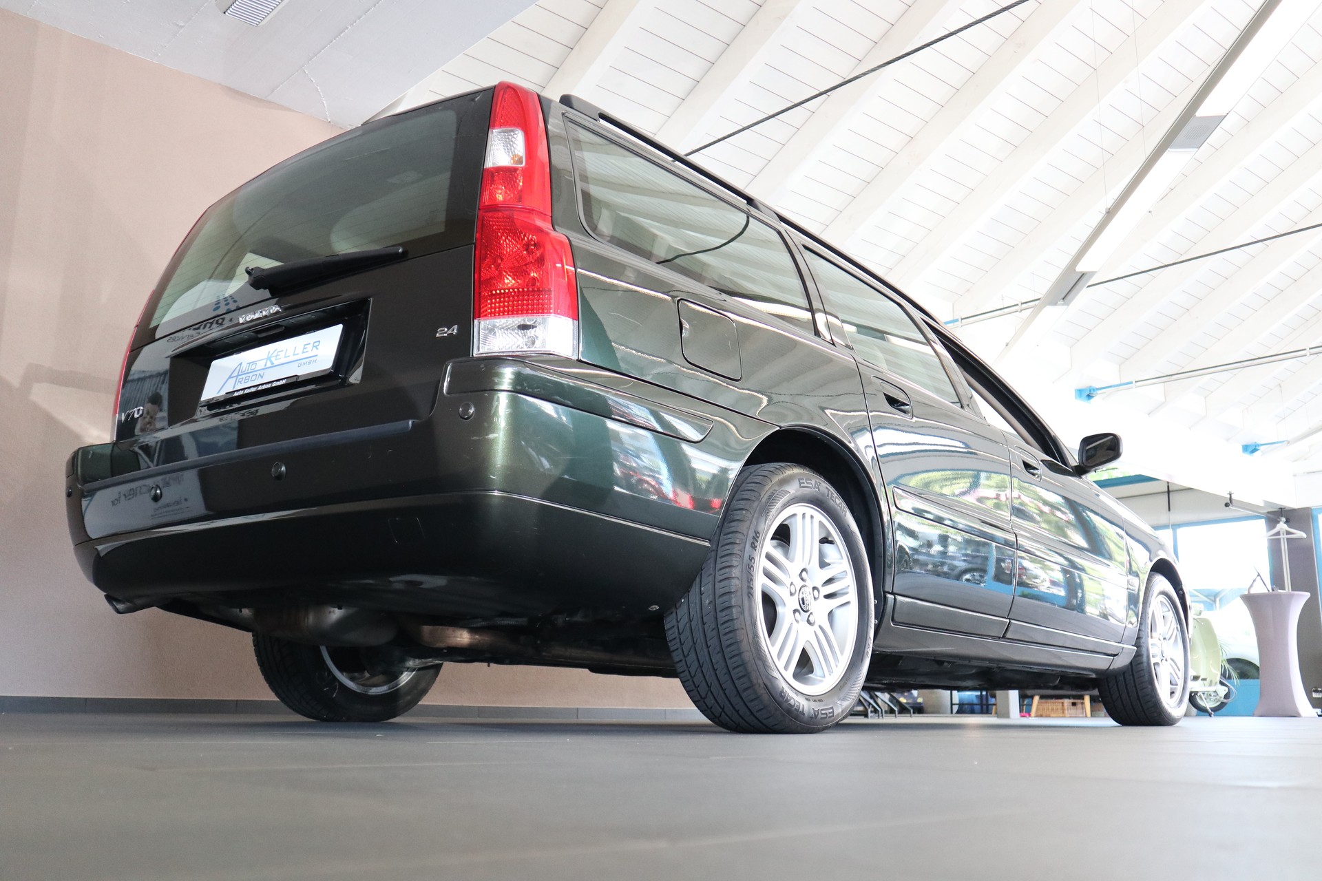 VOLVO V70 2.4 Momentum-image-5