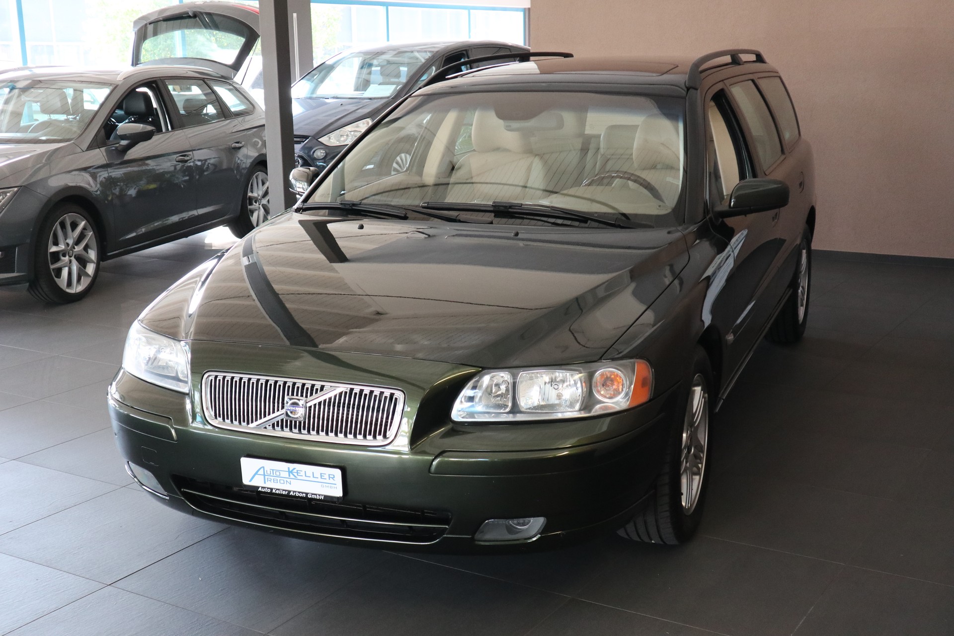 VOLVO V70 2.4 Momentum-image-3