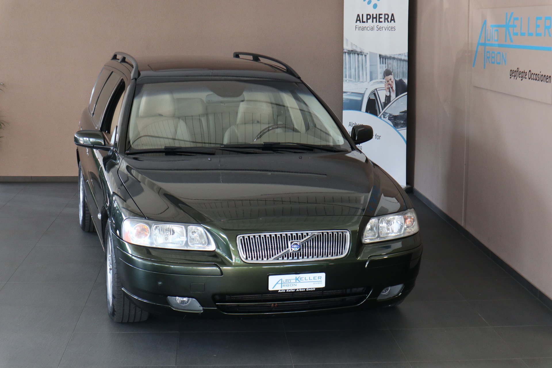 VOLVO V70 2.4 Momentum-image-2