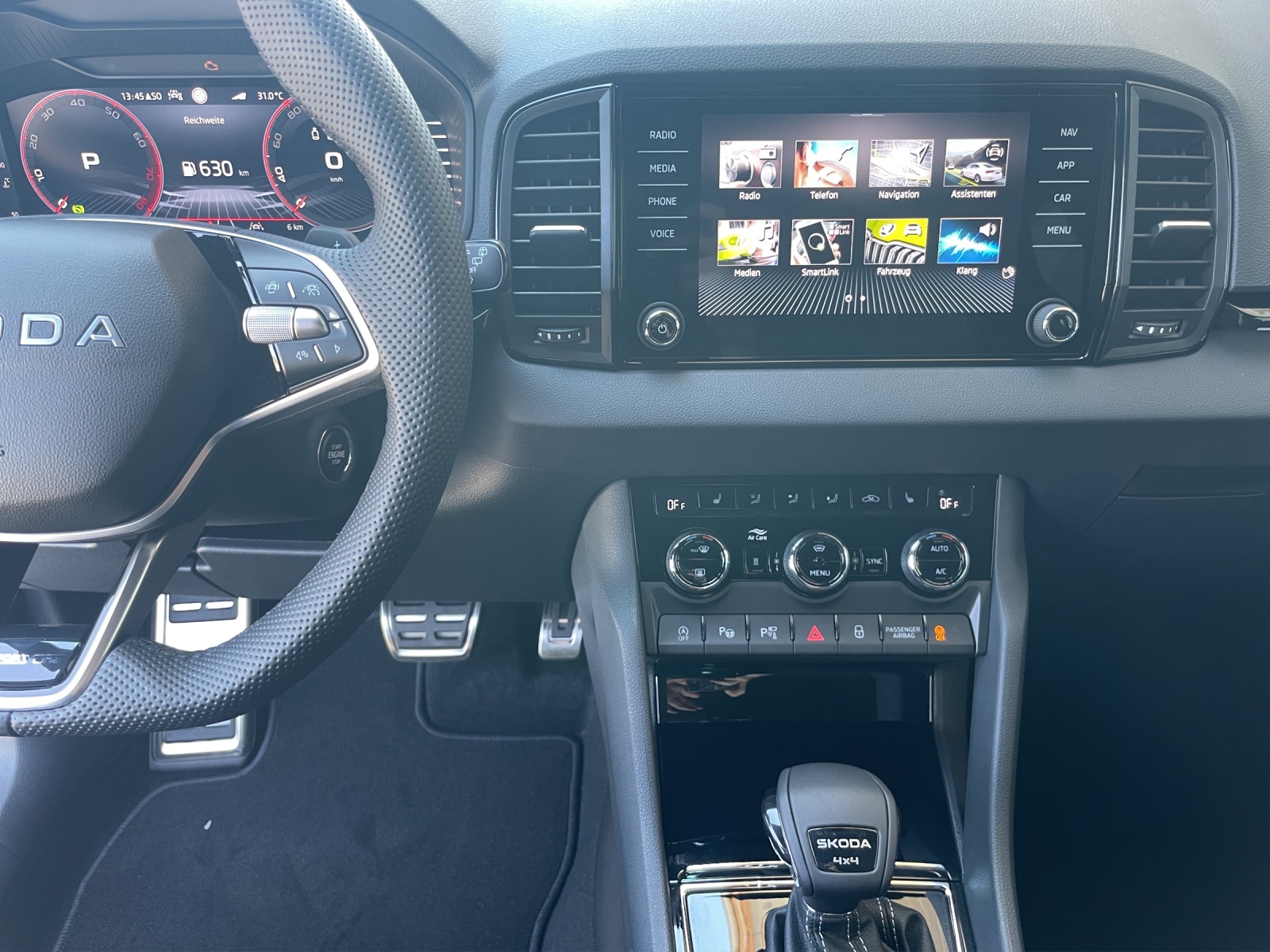 SKODA Karoq 2.0 TSI SportLine 4x4 DSG-image-10