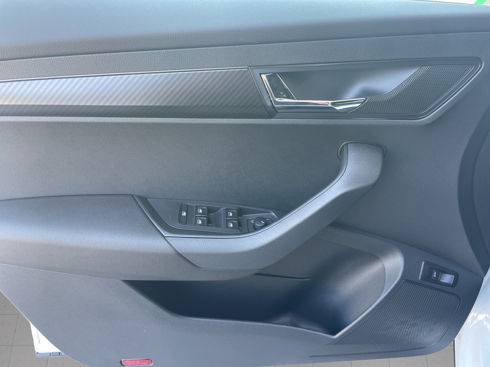 SKODA Karoq 2.0 TSI SportLine 4x4 DSG-image-5