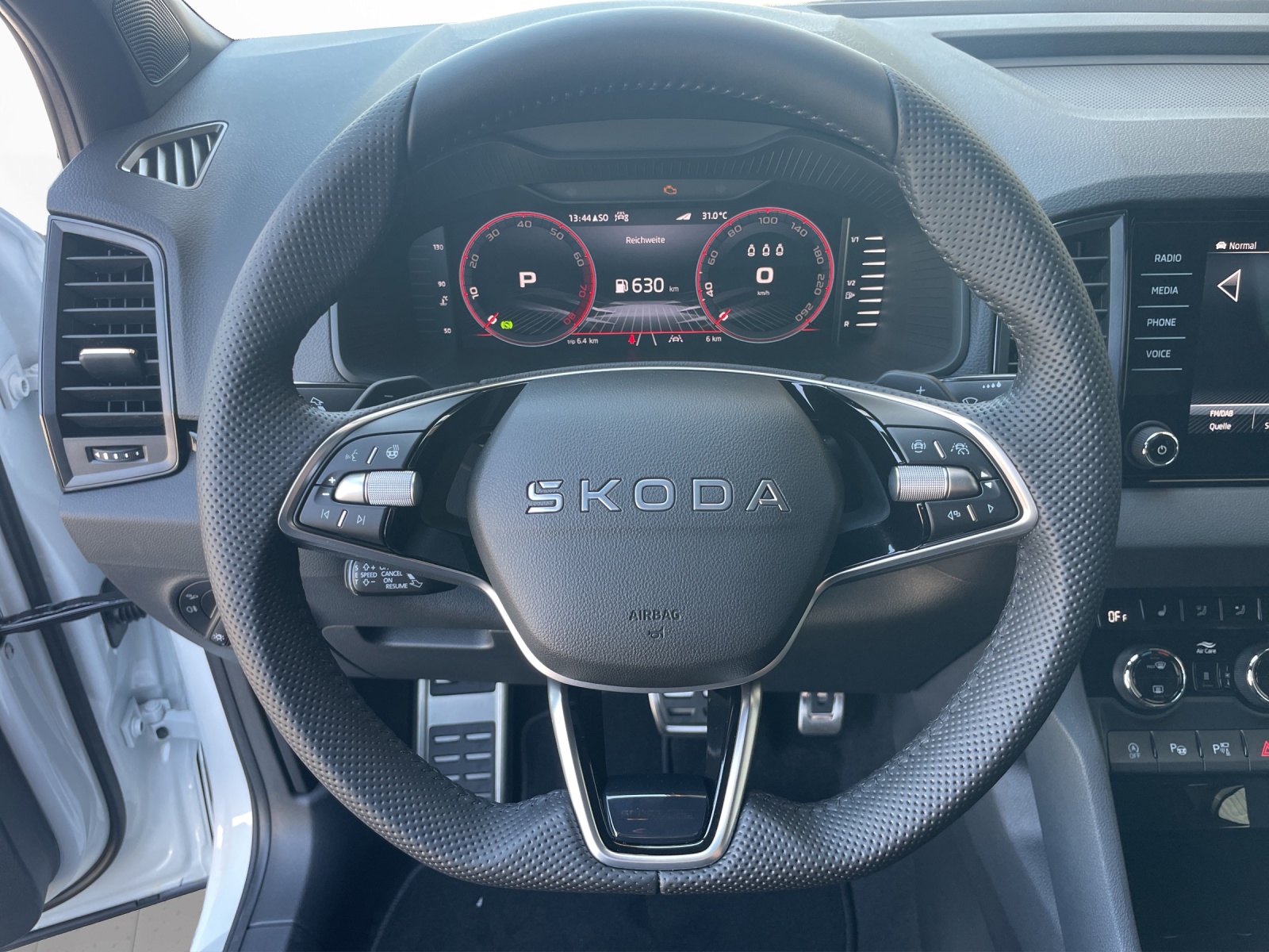 SKODA Karoq 2.0 TSI SportLine 4x4 DSG-image-7