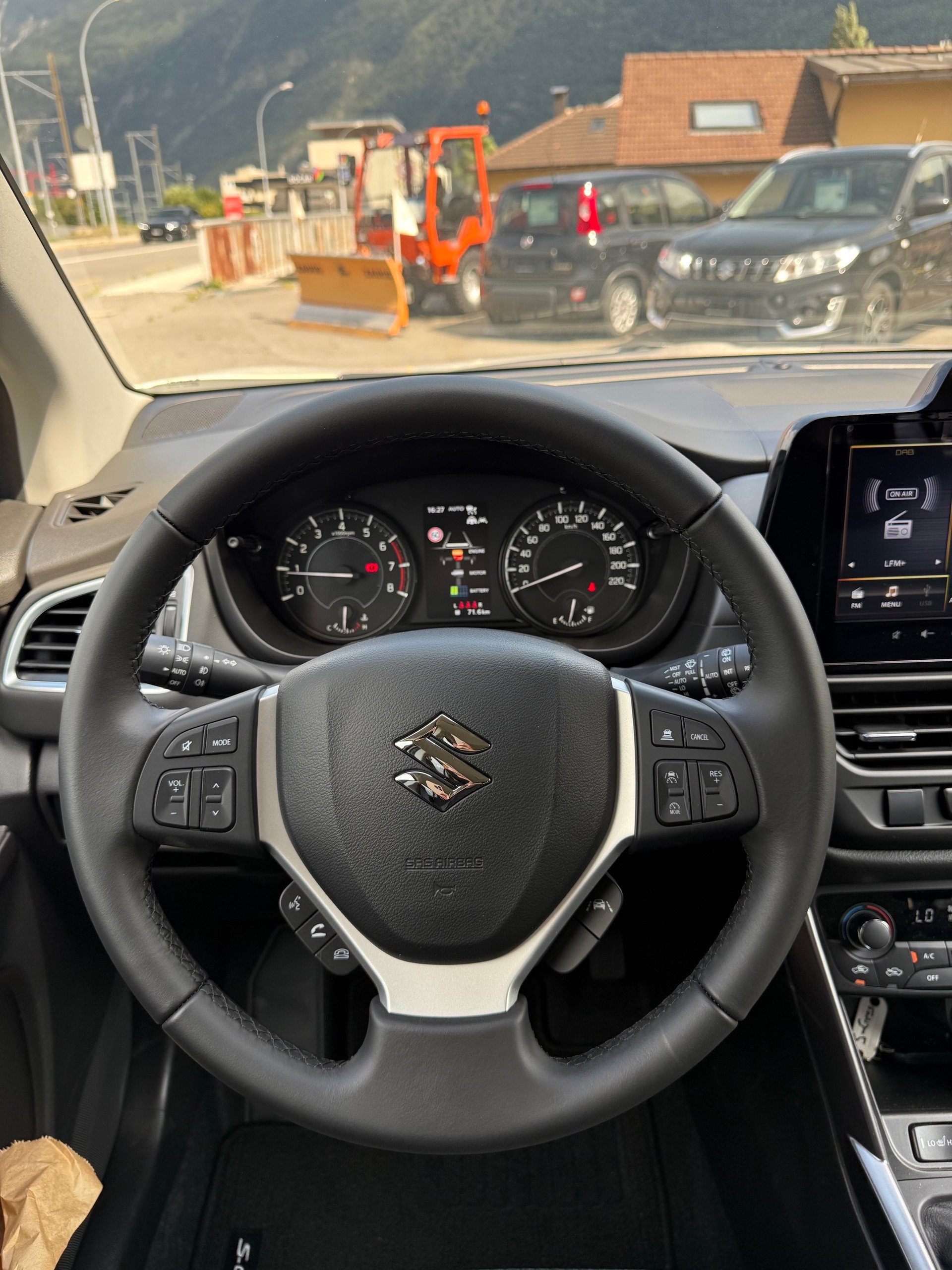 SUZUKI S-CROSS 1.4T 4X4-image-9