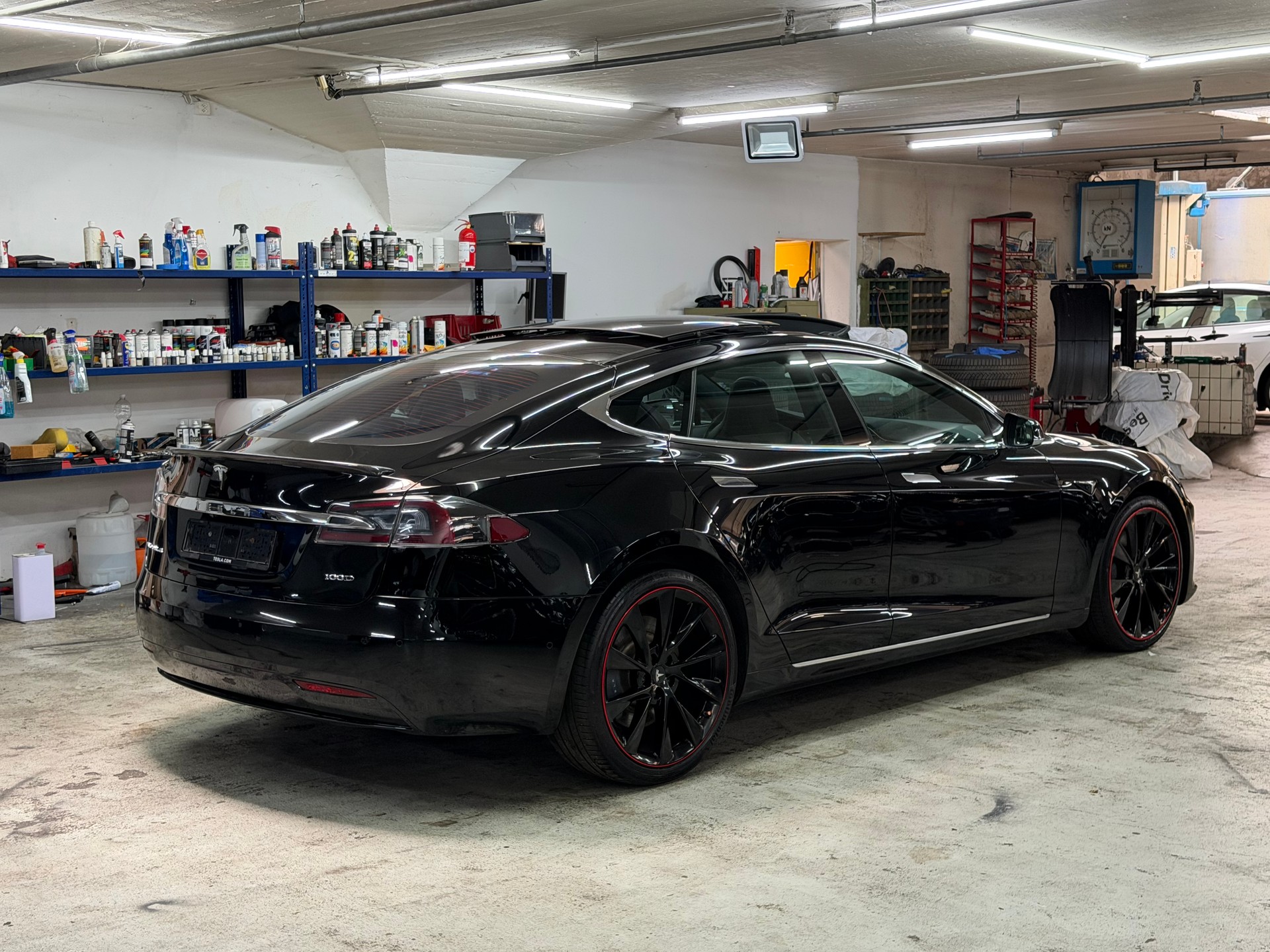TESLA Model S 100 D-image-3