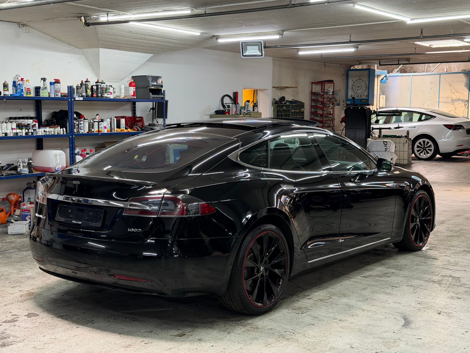 TESLA Model S 100 D-image-5