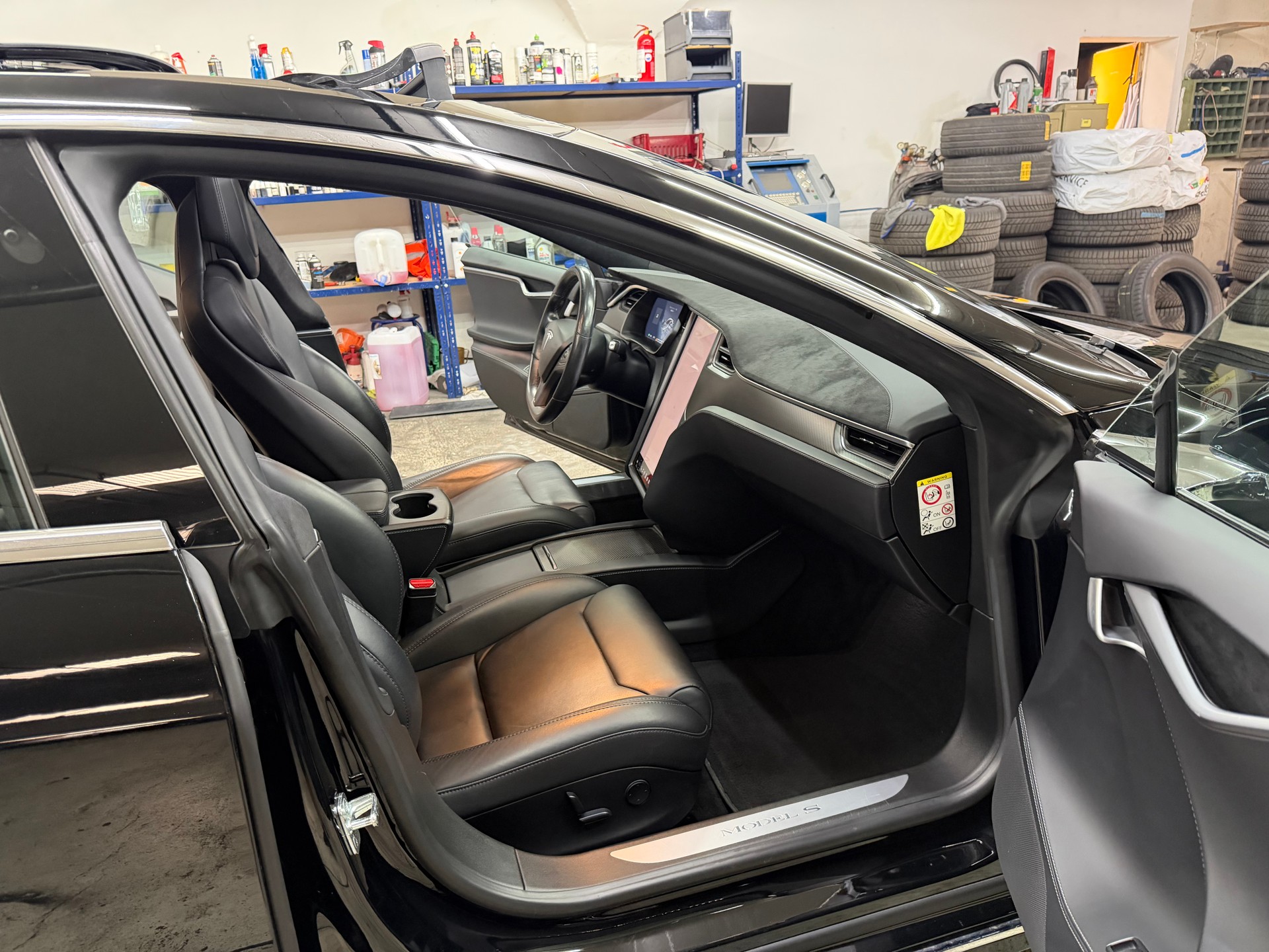 TESLA Model S 100 D-image-13
