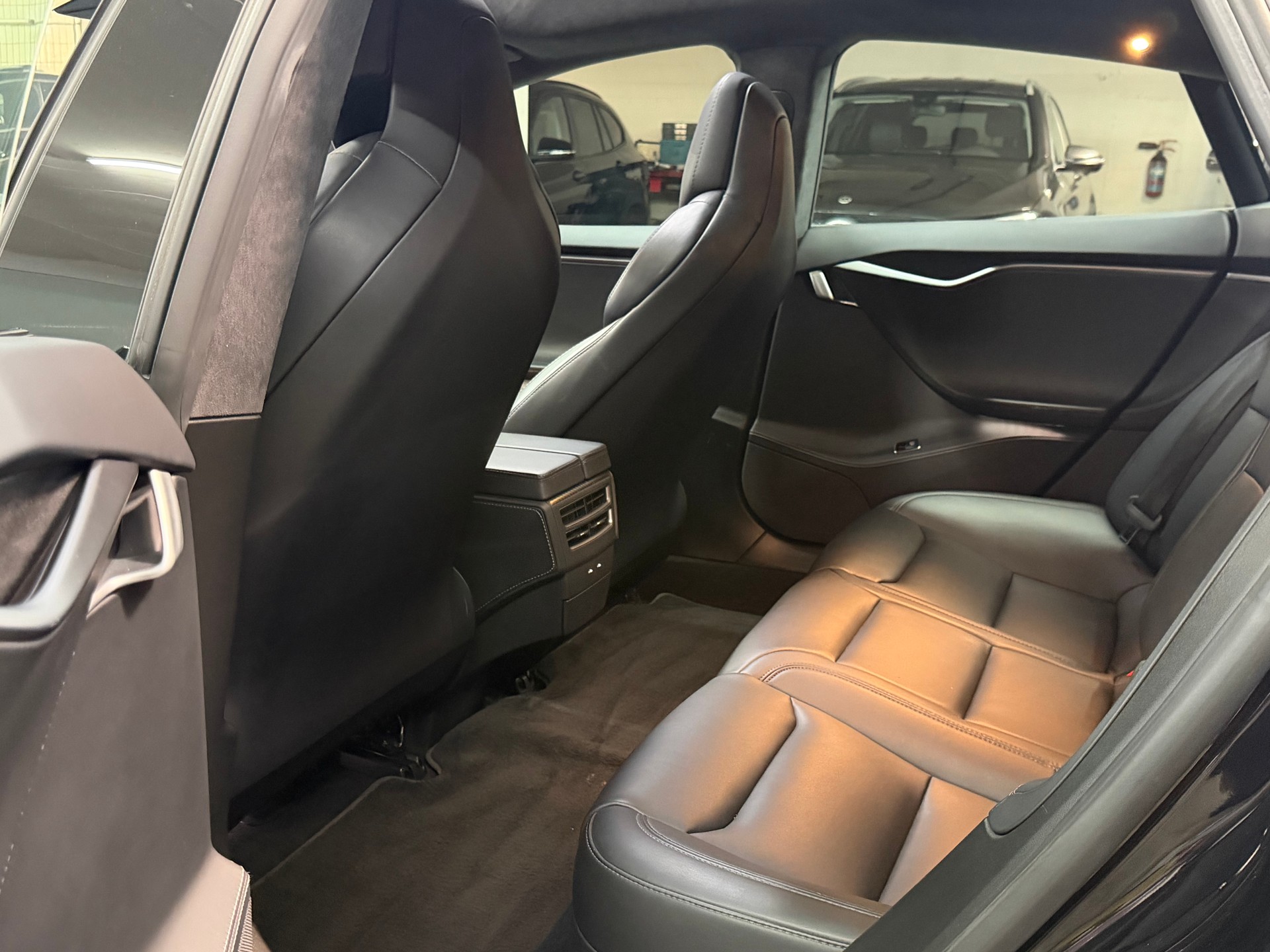 TESLA Model S 100 D-image-12