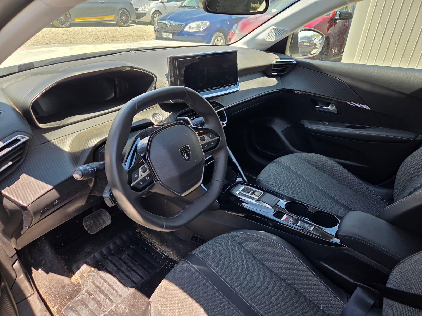 PEUGEOT 208 1.2 MHEV 110 Allure-image-7