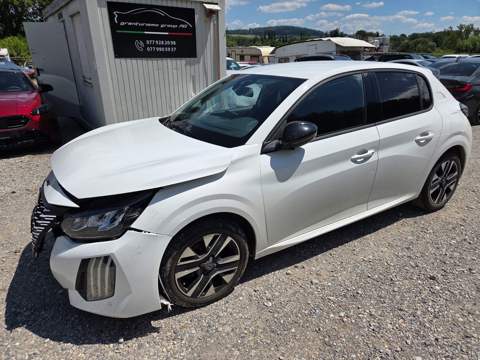 PEUGEOT 208 1.2 MHEV 110 Allure-image-2