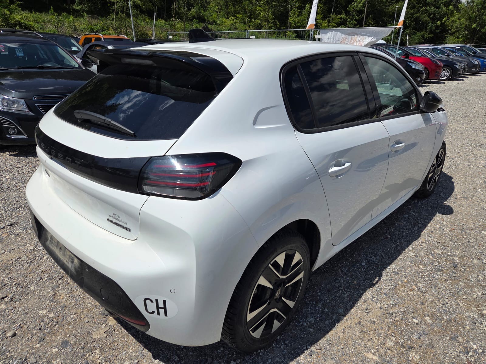 PEUGEOT 208 1.2 MHEV 110 Allure-image-4