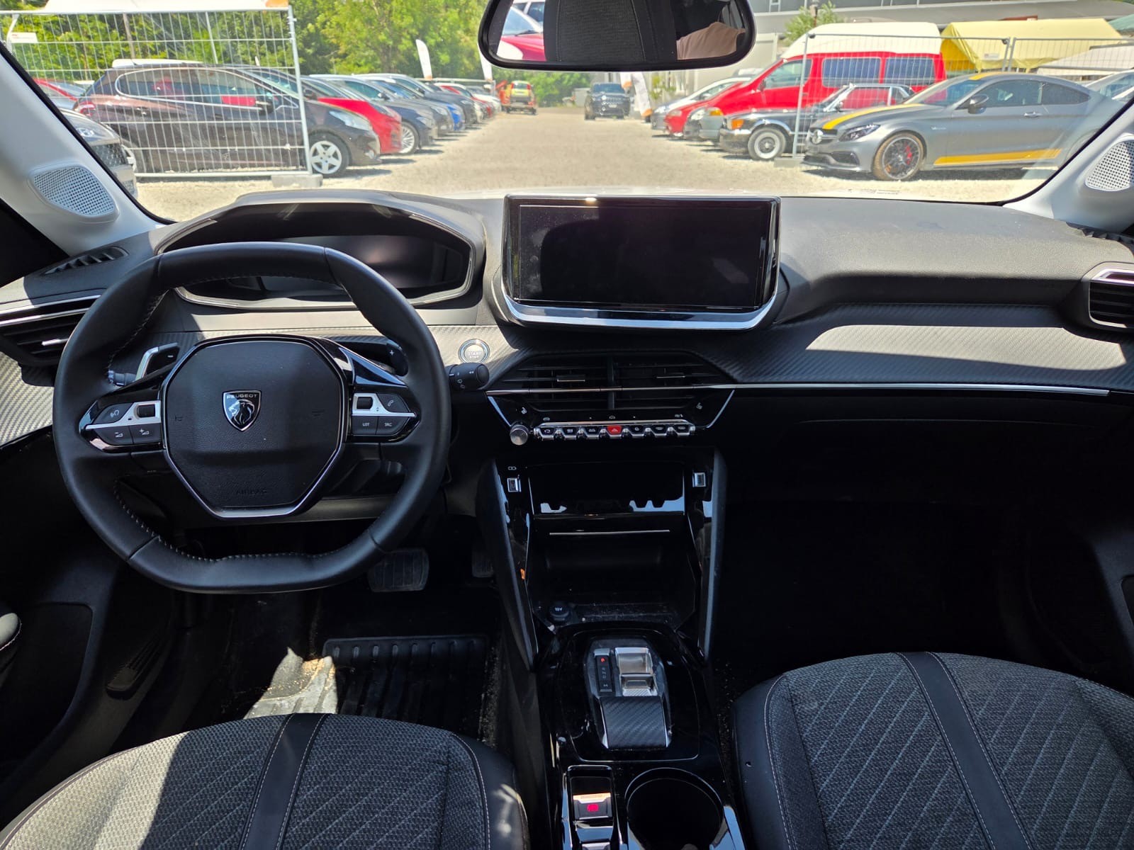 PEUGEOT 208 1.2 MHEV 110 Allure-image-8