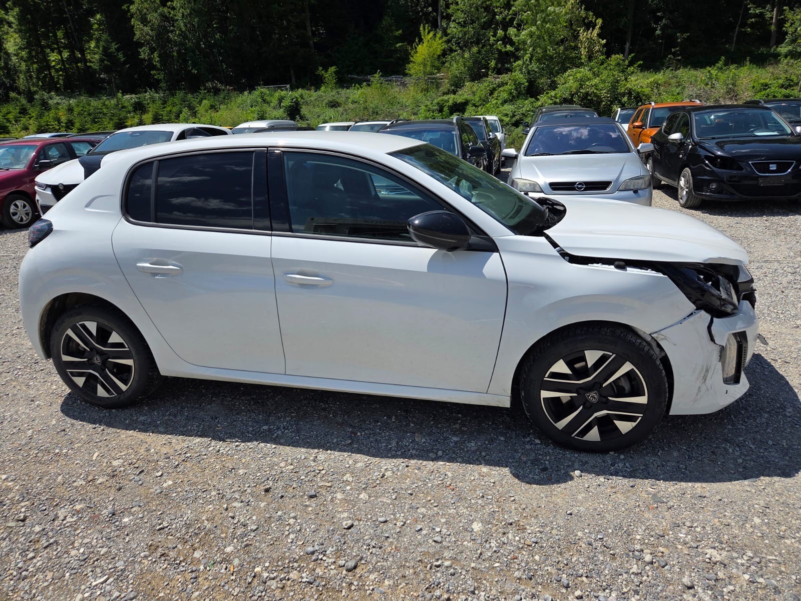 PEUGEOT 208 1.2 MHEV 110 Allure-image-3