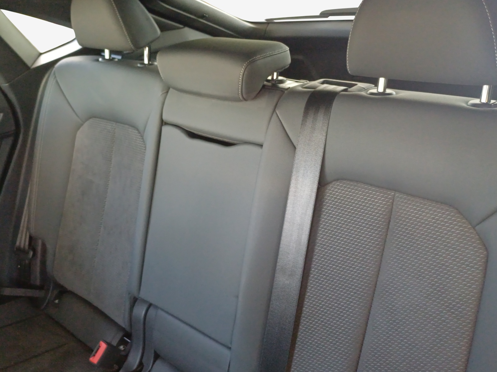 AUDI Q3 Sportback 35 TFSI S line Attraction S-tronic-image-11