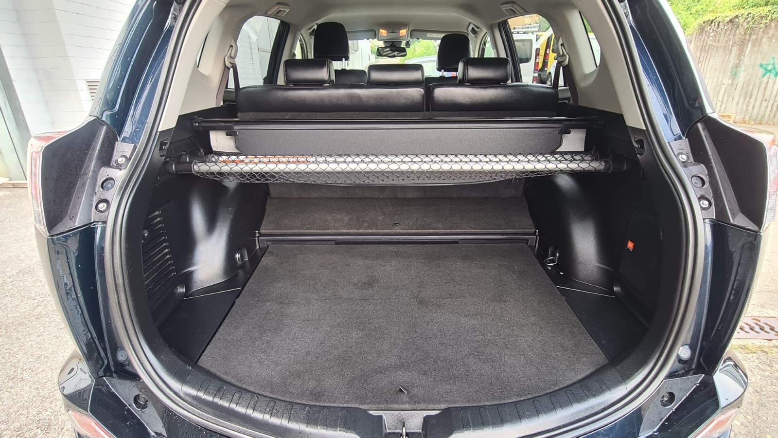 TOYOTA RAV-4 2.5 HSD Sol Premium e-CVT ** Voll-Leder ** Gr-Navi ** RF-Kamera ** Abstandsregelsysteme ** Sitzmemory ** Frisch Ab MFK **-image-6