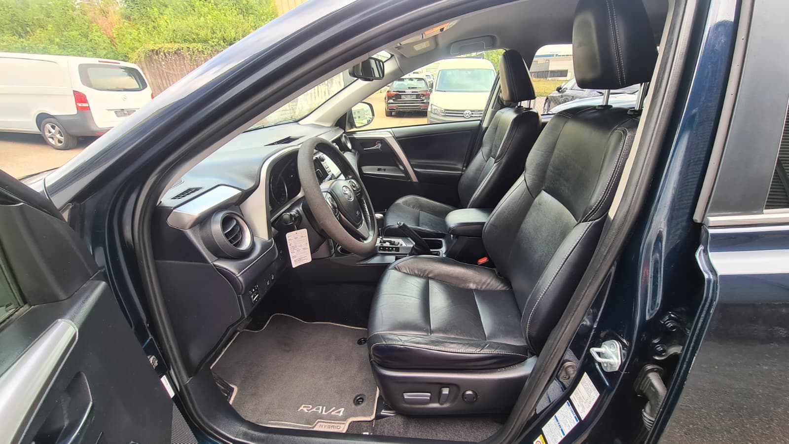 TOYOTA RAV-4 2.5 HSD Sol Premium e-CVT ** Voll-Leder ** Gr-Navi ** RF-Kamera ** Abstandsregelsysteme ** Sitzmemory ** Frisch Ab MFK **-image-14