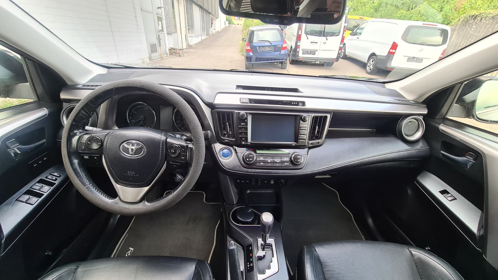 TOYOTA RAV-4 2.5 HSD Sol Premium e-CVT ** Voll-Leder ** Gr-Navi ** RF-Kamera ** Abstandsregelsysteme ** Sitzmemory ** Frisch Ab MFK **-image-13