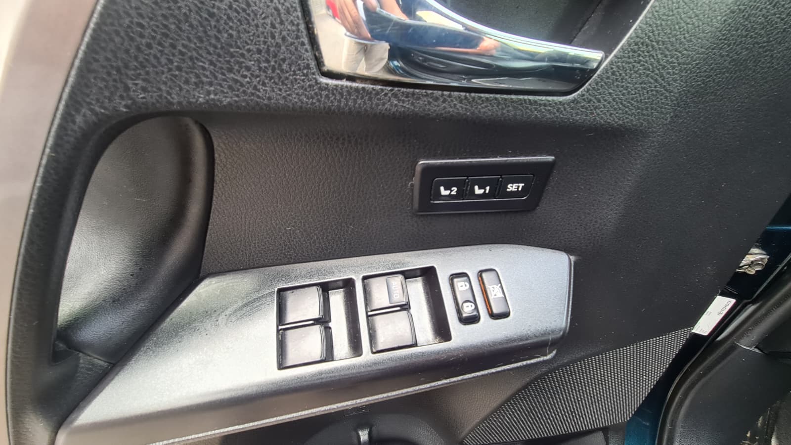 TOYOTA RAV-4 2.5 HSD Sol Premium e-CVT ** Voll-Leder ** Gr-Navi ** RF-Kamera ** Abstandsregelsysteme ** Sitzmemory ** Frisch Ab MFK **-image-7