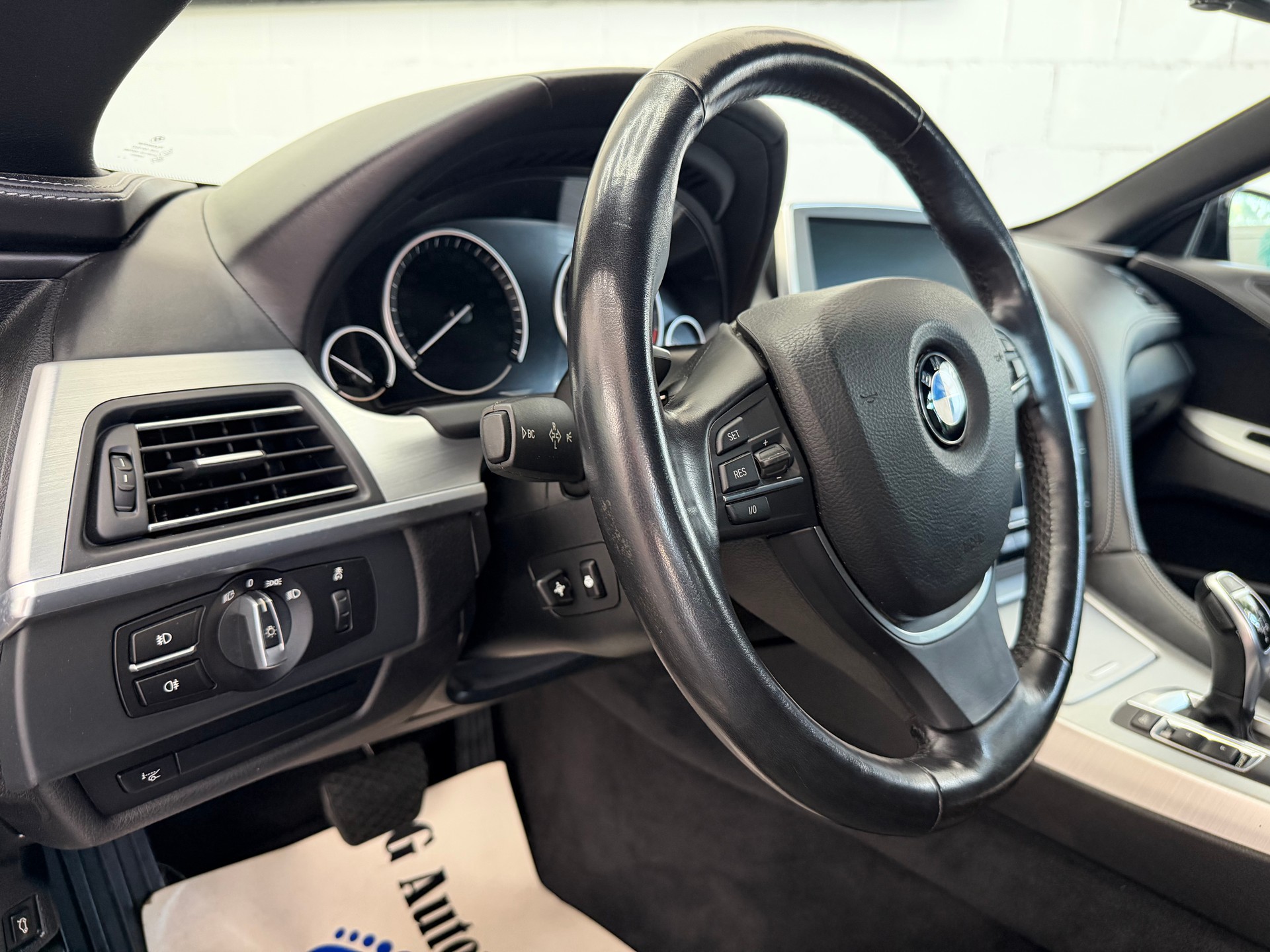 BMW 650i Cabrio-image-11