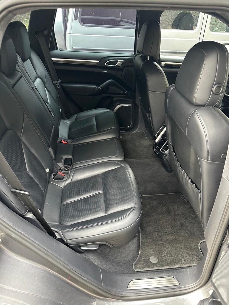 PORSCHE Cayenne Turbo-image-17