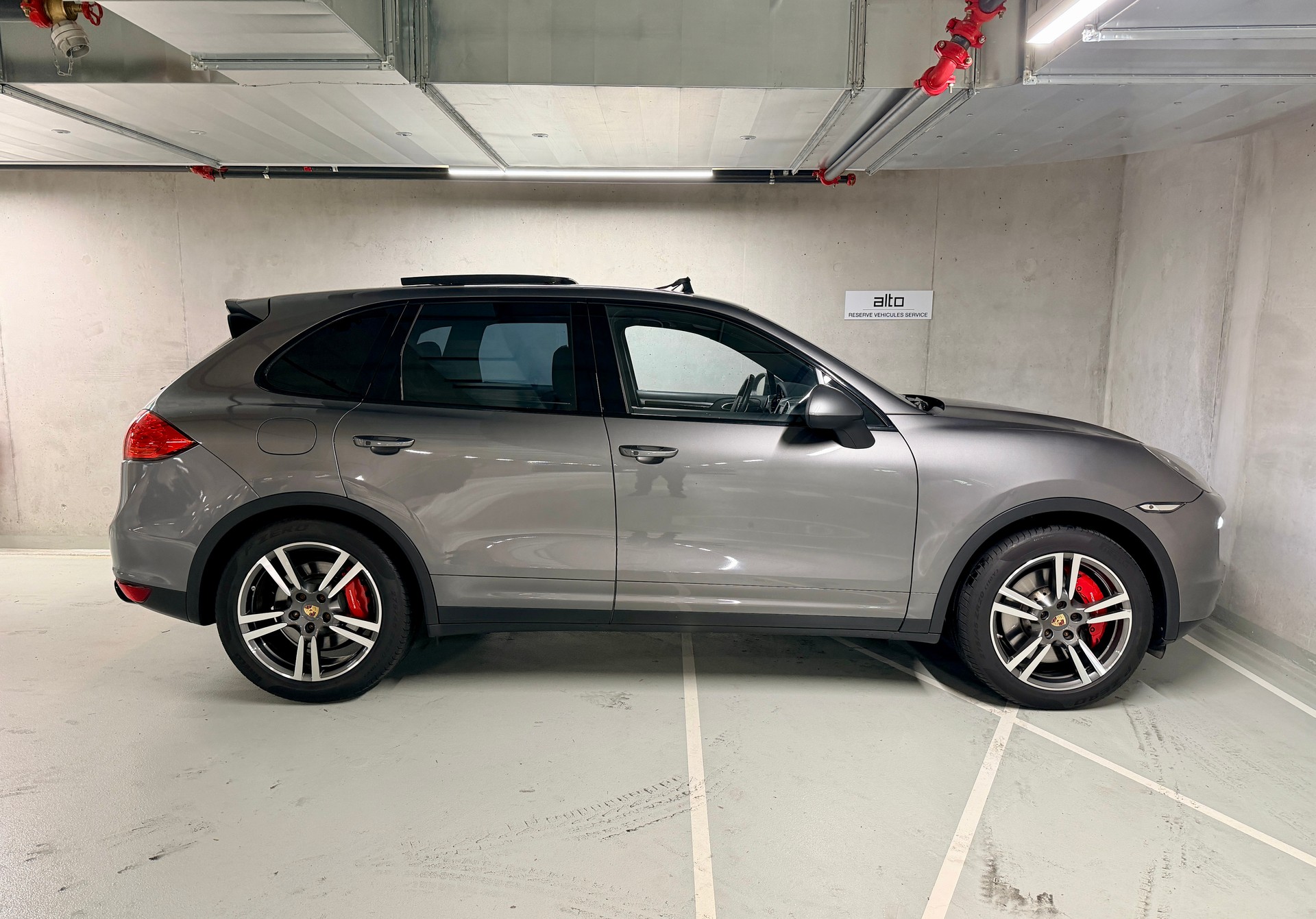 PORSCHE Cayenne Turbo-image-5